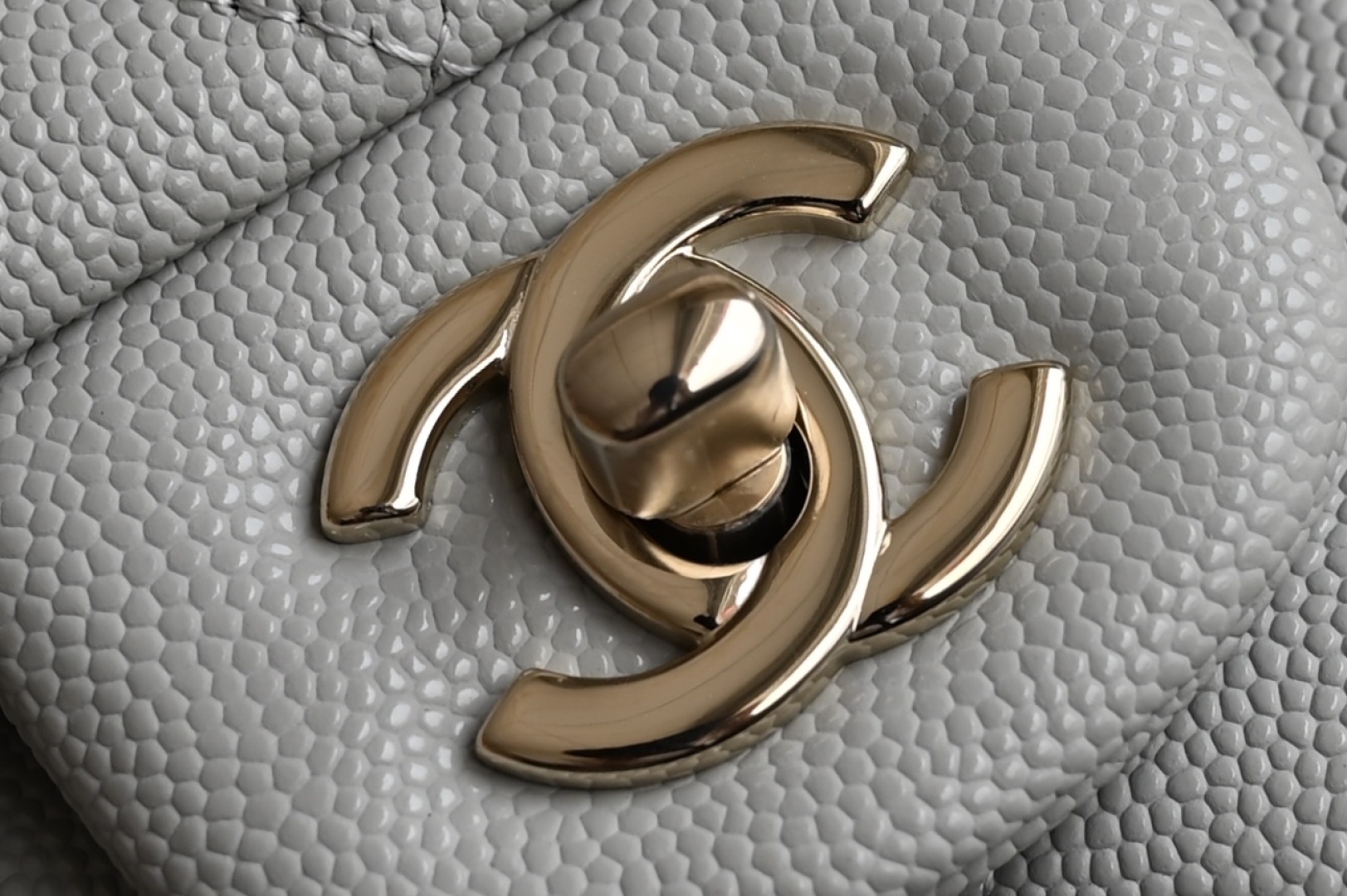 白金版▪️正品级 包装如图𝐂𝐡𝐚𝐧𝐞𝐥 𝐂𝐅 升级版 浅灰金全名Classic Fla0 尺寸: 15.