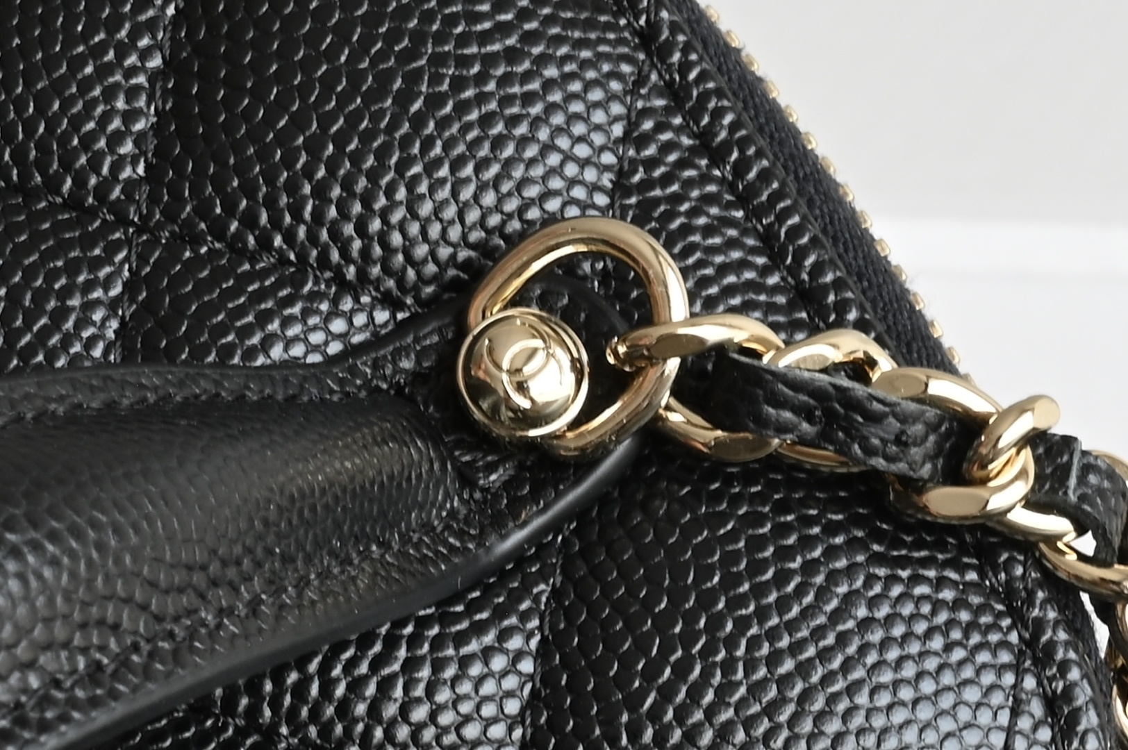 白金版▪️正品级 包装如图全新到货🆕𝗖𝗵𝗮𝗻𝗲𝟭 𝟮𝟱𝗖早春小球手提长盒子 黑色♥ 专柜售价𝟥𝟤𝟩𝟢𝟢𝗋