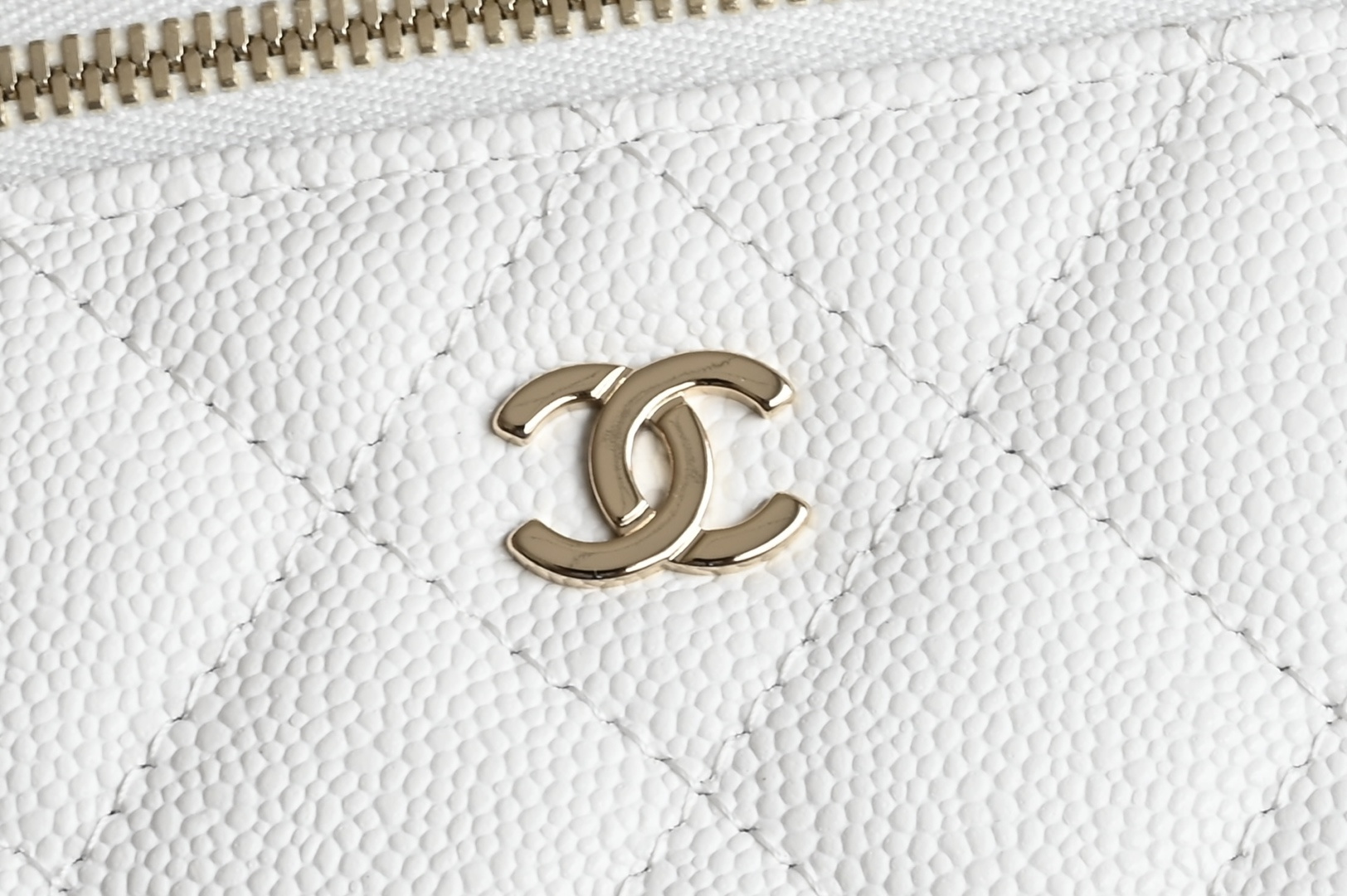 白金版▪️正品级 包装如图全新到货🆕𝗖𝗵𝗮𝗻𝗲𝟭 𝟮𝟱𝐂𝖫𝖯盒子手拿包 白色专柜售价𝟤𝟨𝟧𝟢𝟢𝗋𝗆𝖻购入