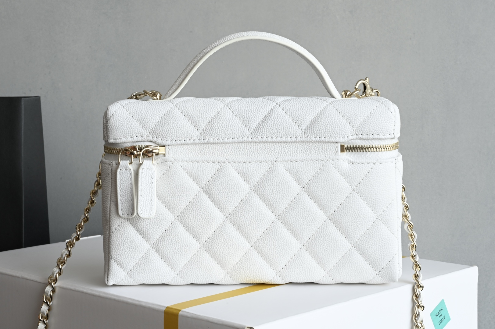 白金版▪️正品级 包装如图全新到货🆕𝗖𝗵𝗮𝗻𝗲𝟭 𝟮𝟱𝐂𝖫𝖯盒子手拿包 白色专柜售价𝟤𝟨𝟧𝟢𝟢𝗋𝗆𝖻购入