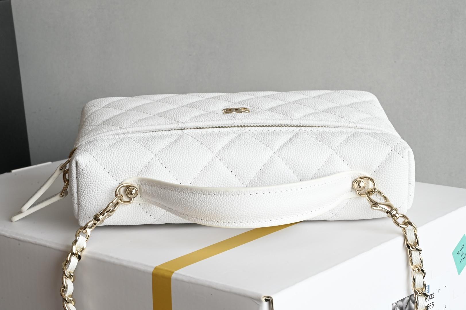 白金版▪️正品级 包装如图全新到货🆕𝗖𝗵𝗮𝗻𝗲𝟭 𝟮𝟱𝐂𝖫𝖯盒子手拿包 白色专柜售价𝟤𝟨𝟧𝟢𝟢𝗋𝗆𝖻购入