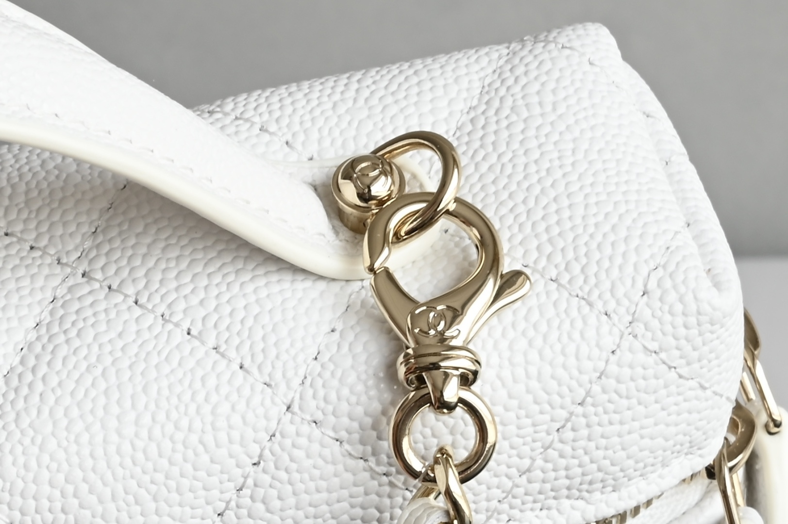 白金版▪️正品级 包装如图全新到货🆕𝗖𝗵𝗮𝗻𝗲𝟭 𝟮𝟱𝐂𝖫𝖯盒子手拿包 白色专柜售价𝟤𝟨𝟧𝟢𝟢𝗋𝗆𝖻购入