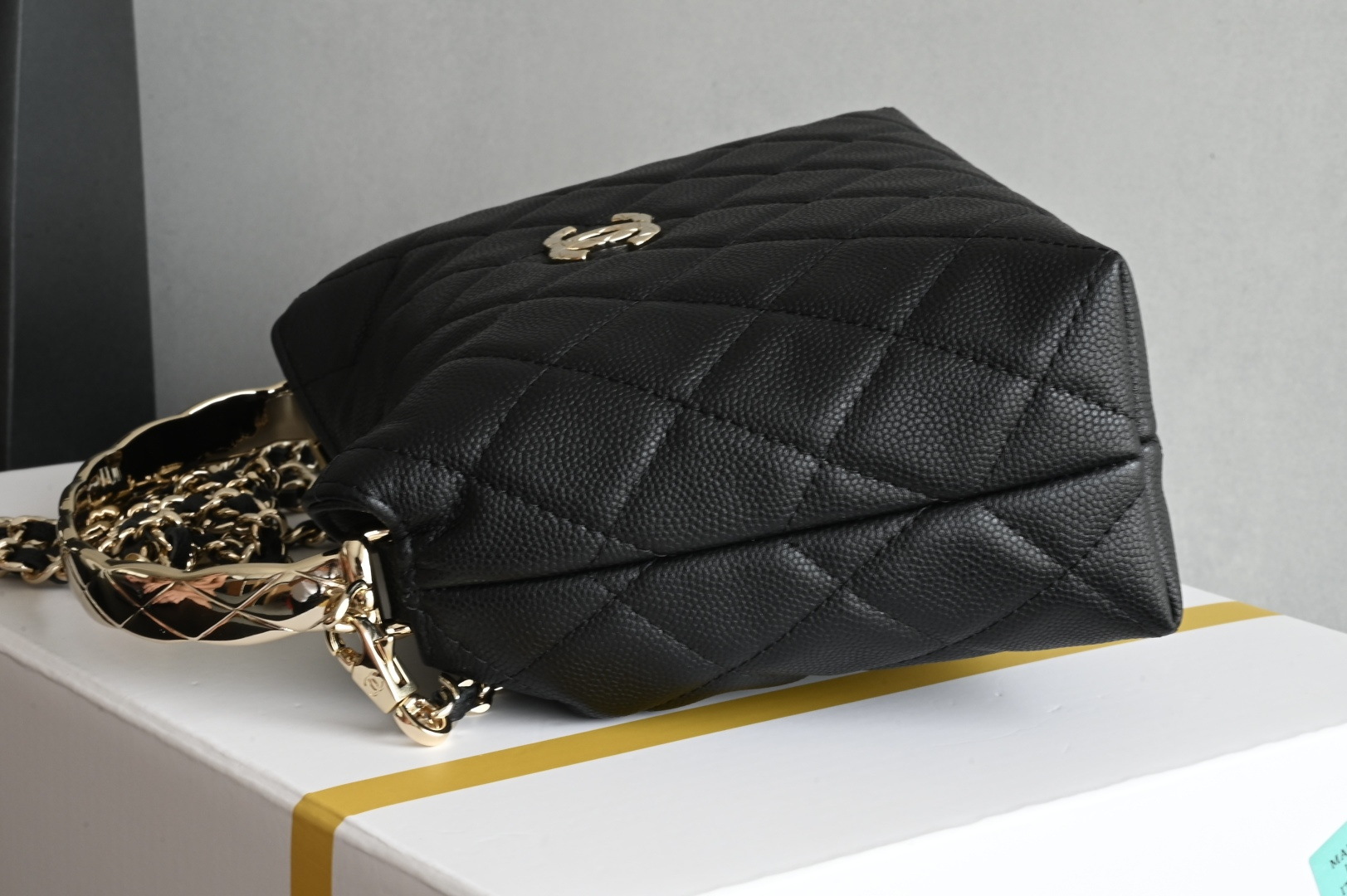 白金版▪️正品级 包装如图全新到货🆕𝐂𝐡𝐚𝐧𝐞𝐥 𝟐𝟓𝐬𝖢𝗈𝖼𝗈 𝖼𝗋𝗎𝗌𝗁 𝖧𝗈𝖻𝗈饭盒包黑色♥ 专柜