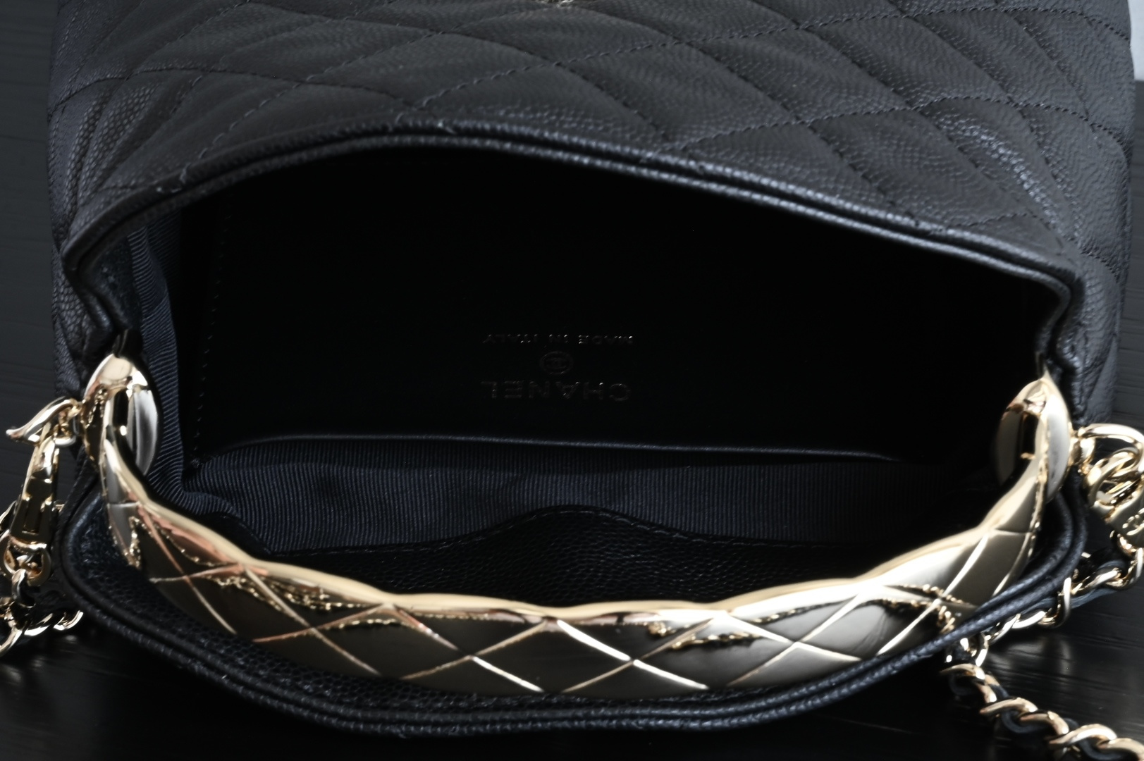 白金版▪️正品级 包装如图全新到货🆕𝐂𝐡𝐚𝐧𝐞𝐥 𝟐𝟓𝐬𝖢𝗈𝖼𝗈 𝖼𝗋𝗎𝗌𝗁 𝖧𝗈𝖻𝗈饭盒包黑色♥ 专柜