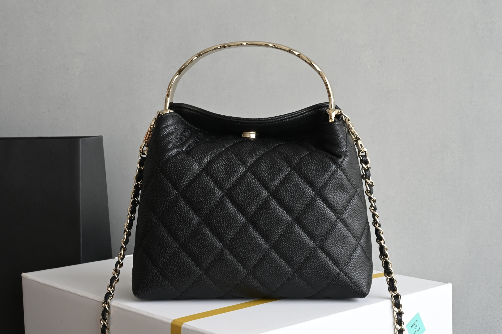 白金版▪️正品级 包装如图全新到货🆕𝐂𝐡𝐚𝐧𝐞𝐥 𝟐𝟓𝐬𝖢𝗈𝖼𝗈 𝖼𝗋𝗎𝗌𝗁 𝖧𝗈𝖻𝗈饭盒包黑色♥ 专柜