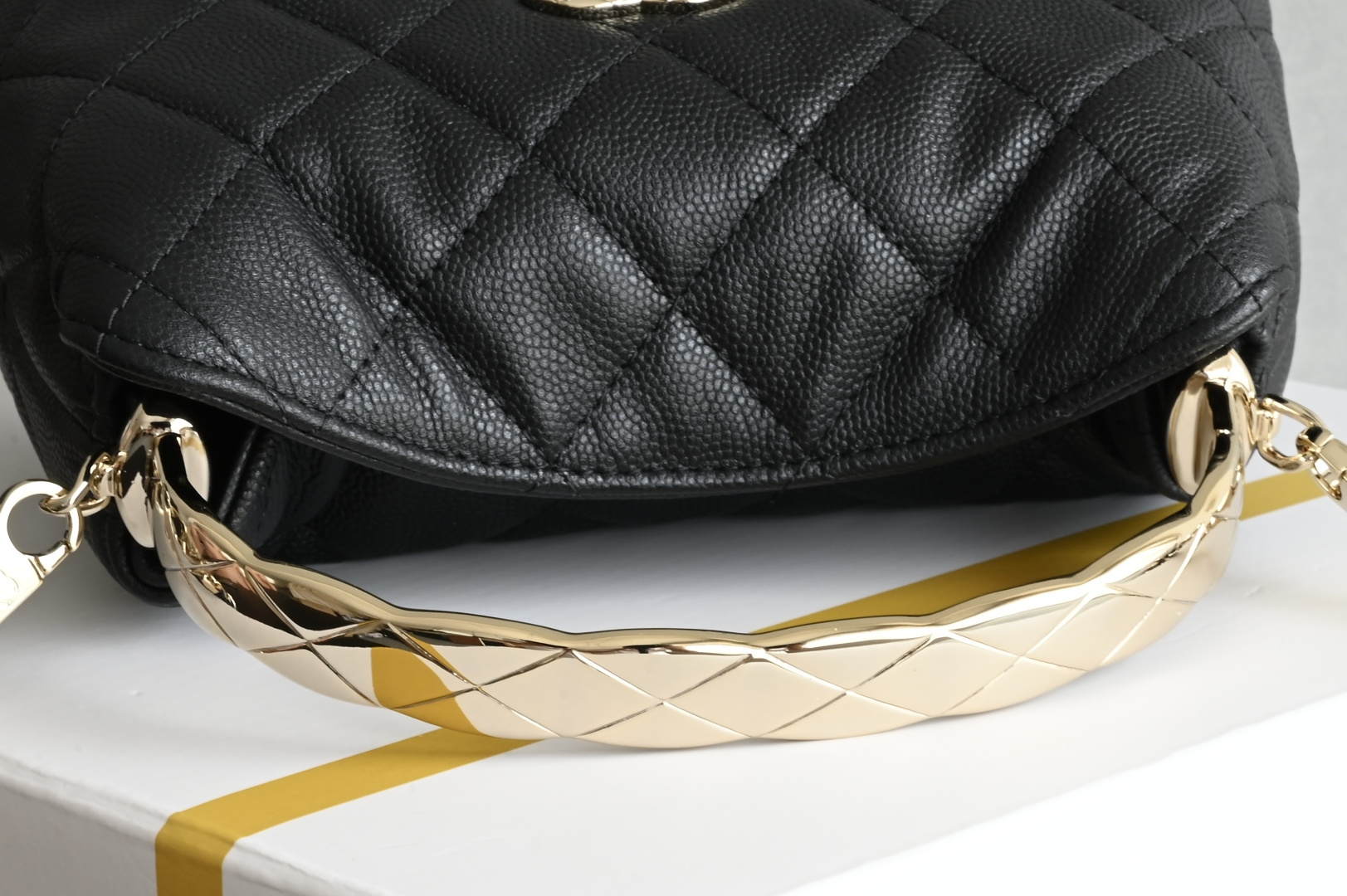 白金版▪️正品级 包装如图全新到货🆕𝐂𝐡𝐚𝐧𝐞𝐥 𝟐𝟓𝐬𝖢𝗈𝖼𝗈 𝖼𝗋𝗎𝗌𝗁 𝖧𝗈𝖻𝗈饭盒包黑色♥ 专柜