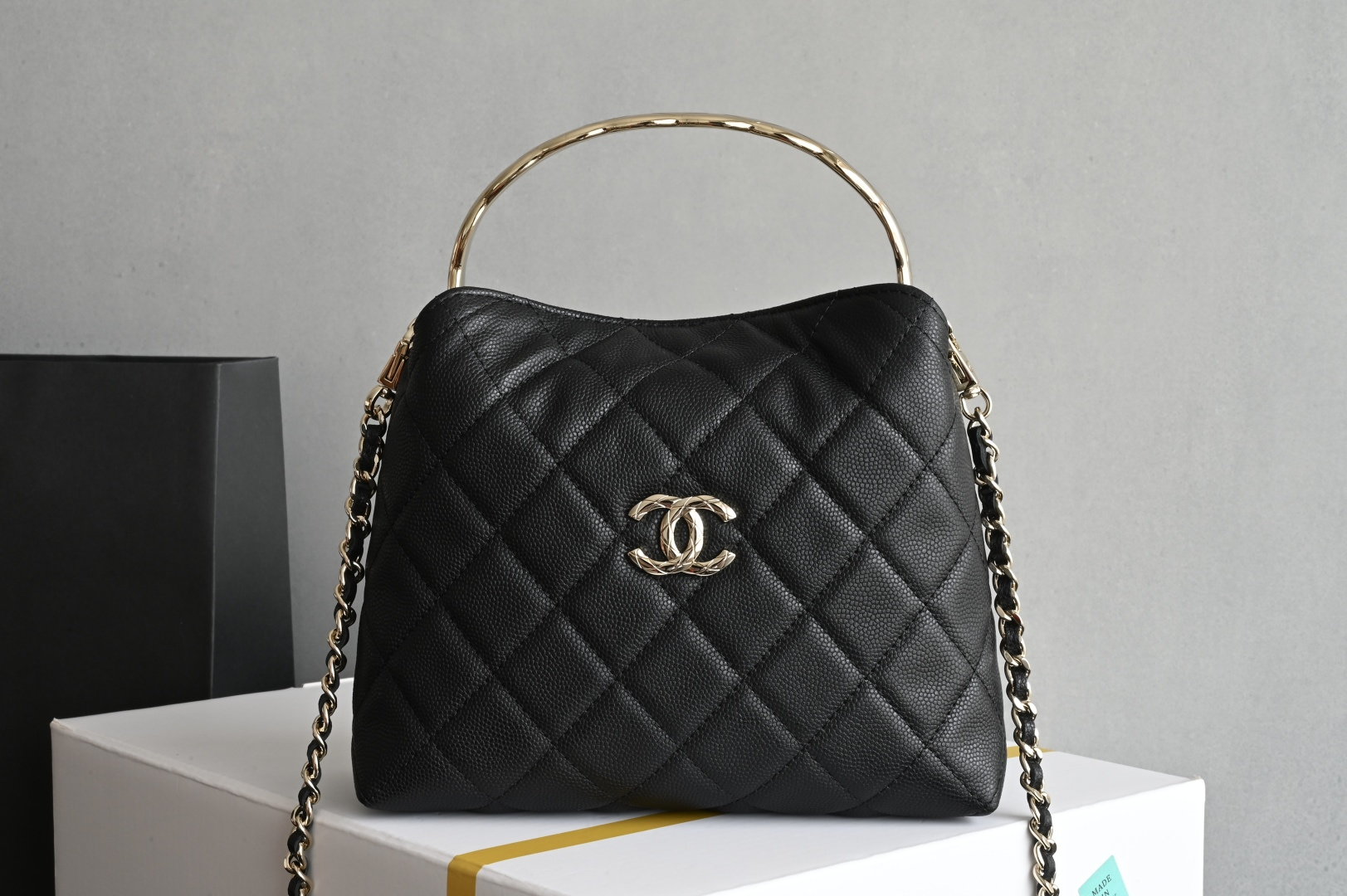 白金版▪️正品级 包装如图全新到货🆕𝐂𝐡𝐚𝐧𝐞𝐥 𝟐𝟓𝐬𝖢𝗈𝖼𝗈 𝖼𝗋𝗎𝗌𝗁 𝖧𝗈𝖻𝗈饭盒包黑色♥ 专柜