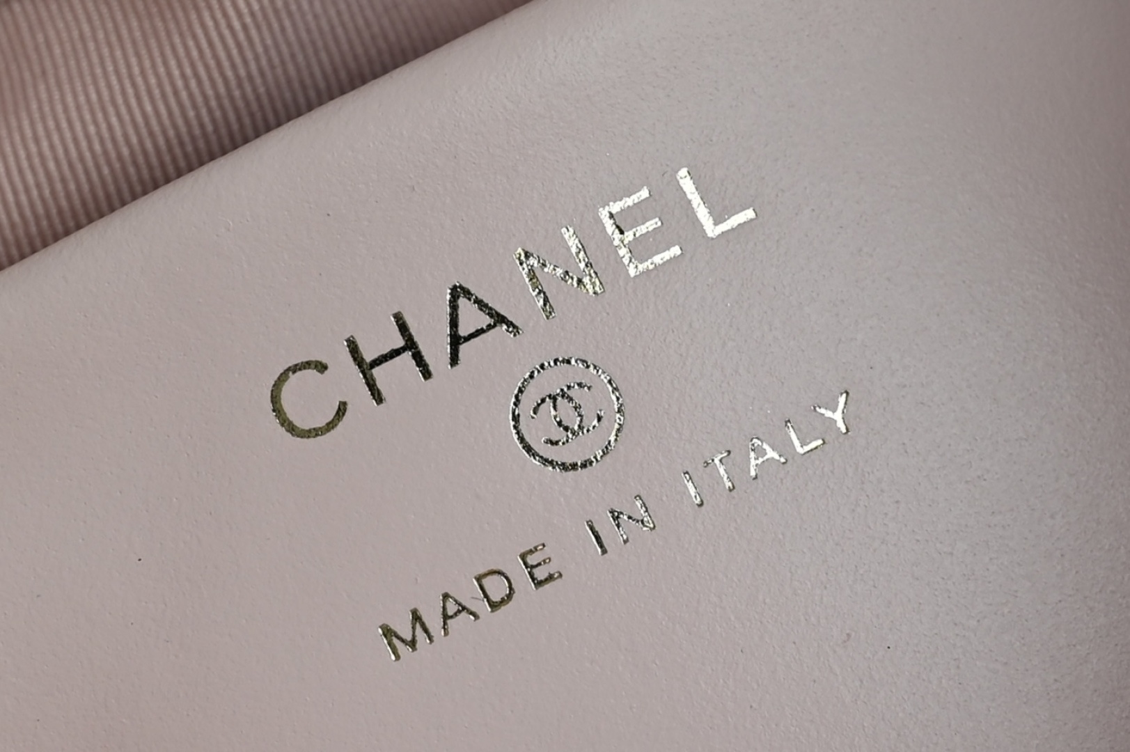 白金版▪️正品级 包装如图全新到货🆕𝐂𝐡𝐚𝐧𝐞𝐥 𝟐𝟓𝐬𝖢𝗈𝖼𝗈 𝖼𝗋𝗎𝗌𝗁 𝖧𝗈𝖻𝗈饭盒包 粉色专柜售