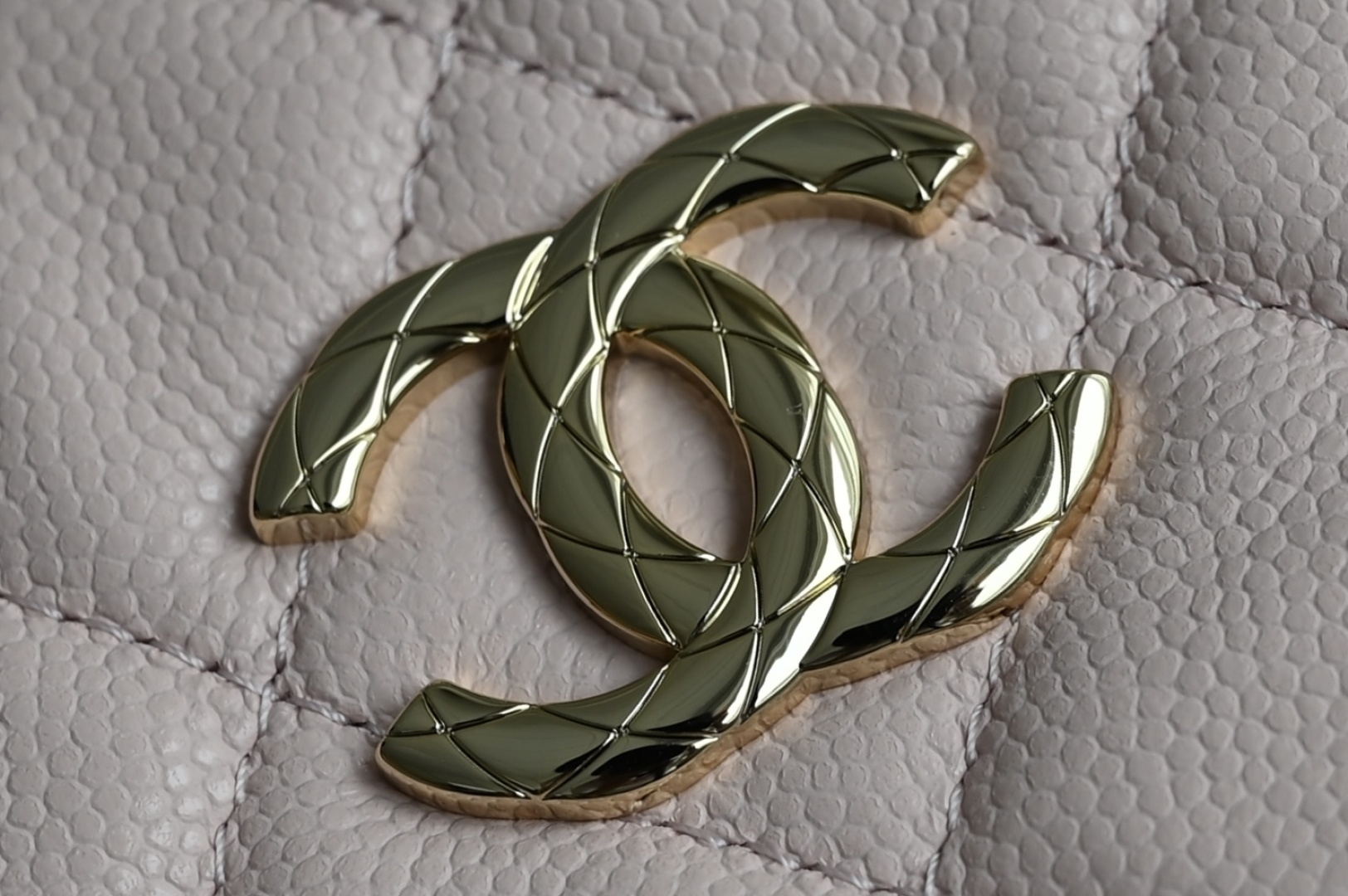 白金版▪️正品级 包装如图全新到货🆕𝐂𝐡𝐚𝐧𝐞𝐥 𝟐𝟓𝐬𝖢𝗈𝖼𝗈 𝖼𝗋𝗎𝗌𝗁 𝖧𝗈𝖻𝗈饭盒包 粉色专柜售