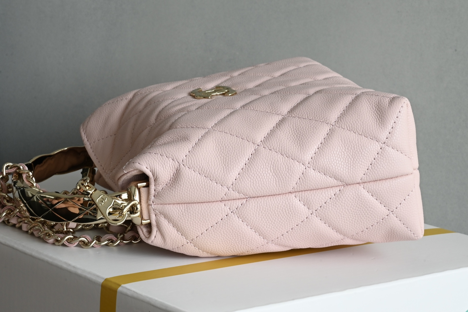 白金版▪️正品级 包装如图全新到货🆕𝐂𝐡𝐚𝐧𝐞𝐥 𝟐𝟓𝐬𝖢𝗈𝖼𝗈 𝖼𝗋𝗎𝗌𝗁 𝖧𝗈𝖻𝗈饭盒包 粉色专柜售