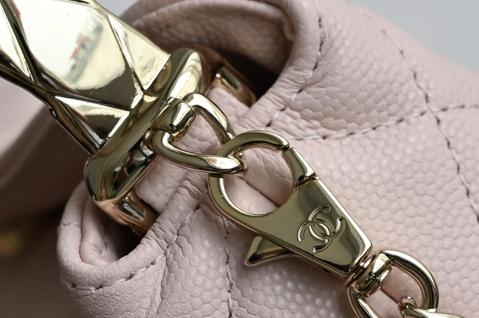 白金版▪️正品级 包装如图全新到货🆕𝐂𝐡𝐚𝐧𝐞𝐥 𝟐𝟓𝐬𝖢𝗈𝖼𝗈 𝖼𝗋𝗎𝗌𝗁 𝖧𝗈𝖻𝗈饭盒包 粉色专柜售