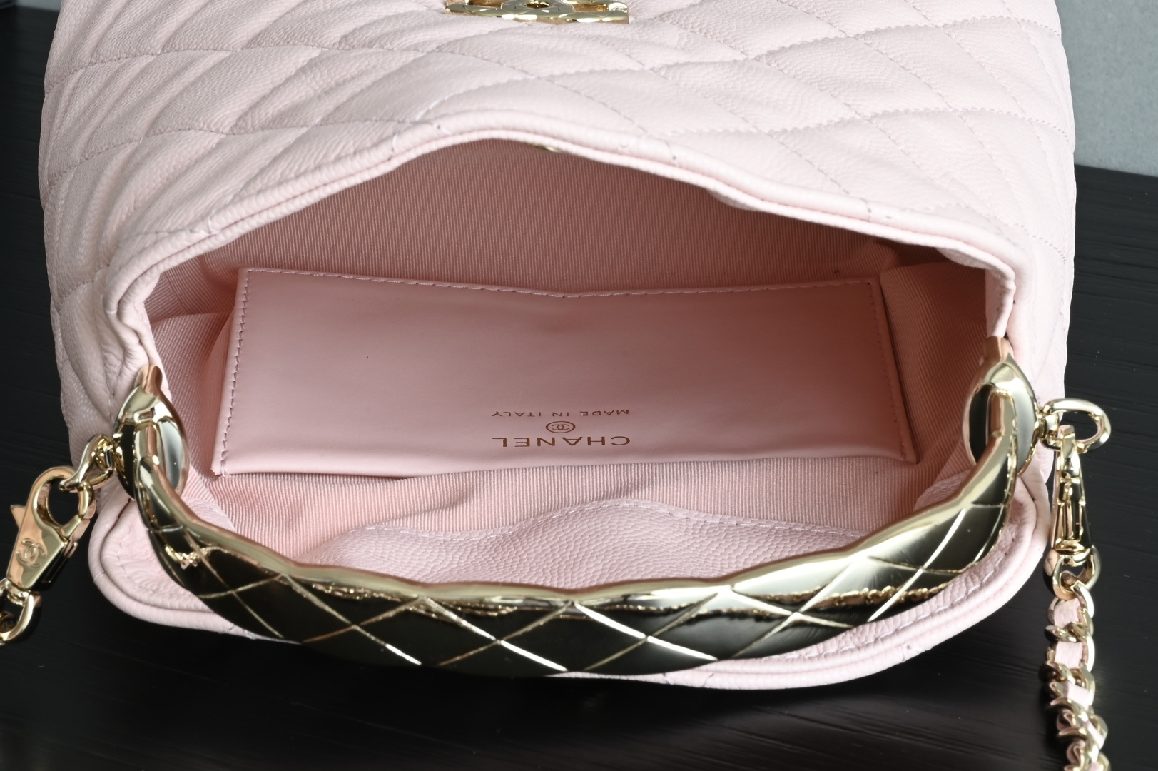 白金版▪️正品级 包装如图全新到货🆕𝐂𝐡𝐚𝐧𝐞𝐥 𝟐𝟓𝐬𝖢𝗈𝖼𝗈 𝖼𝗋𝗎𝗌𝗁 𝖧𝗈𝖻𝗈饭盒包 粉色专柜售