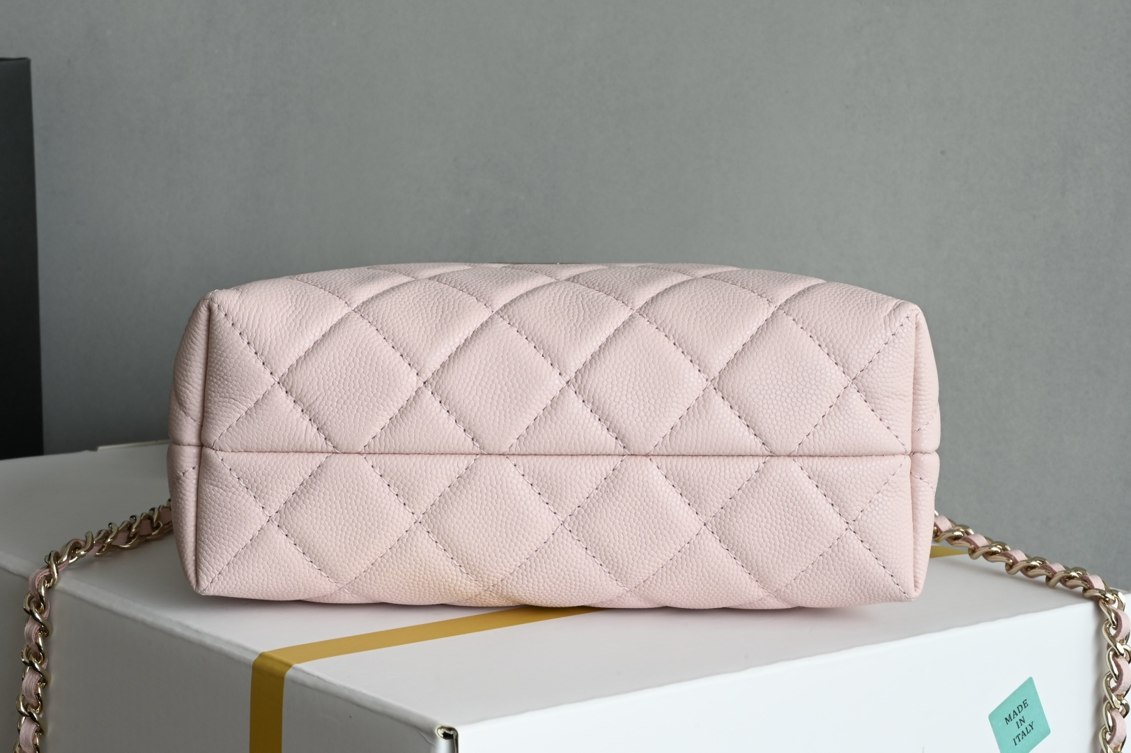 白金版▪️正品级 包装如图全新到货🆕𝐂𝐡𝐚𝐧𝐞𝐥 𝟐𝟓𝐬𝖢𝗈𝖼𝗈 𝖼𝗋𝗎𝗌𝗁 𝖧𝗈𝖻𝗈饭盒包 粉色专柜售