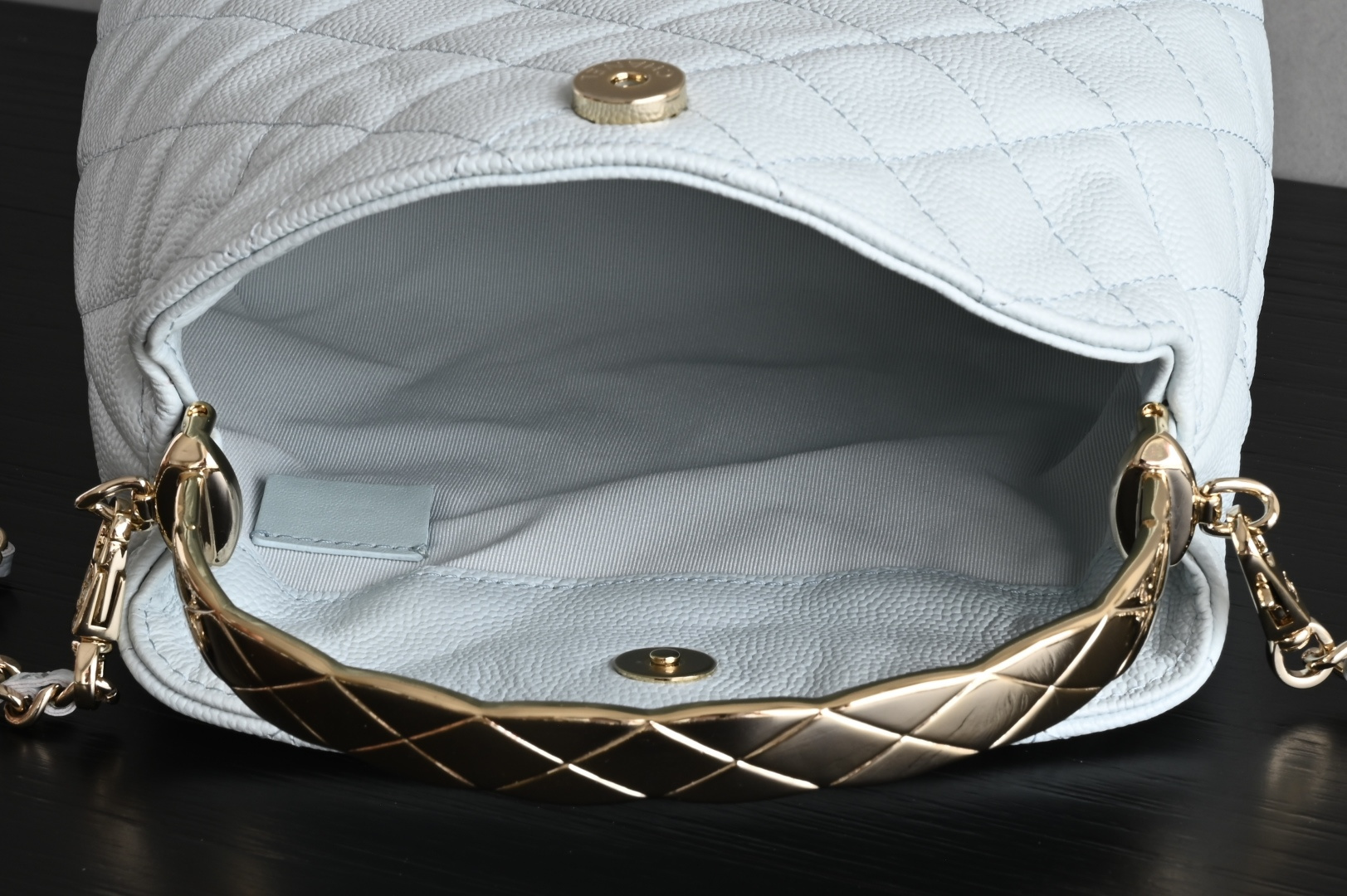 白金版▪️正品级 包装如图全新到货🆕𝐂𝐡𝐚𝐧𝐞𝐥 𝟐𝟓𝐬𝖢𝗈𝖼𝗈 𝖼𝗋𝗎𝗌𝗁 𝖧𝗈𝖻𝗈饭盒包 浅蓝专柜售