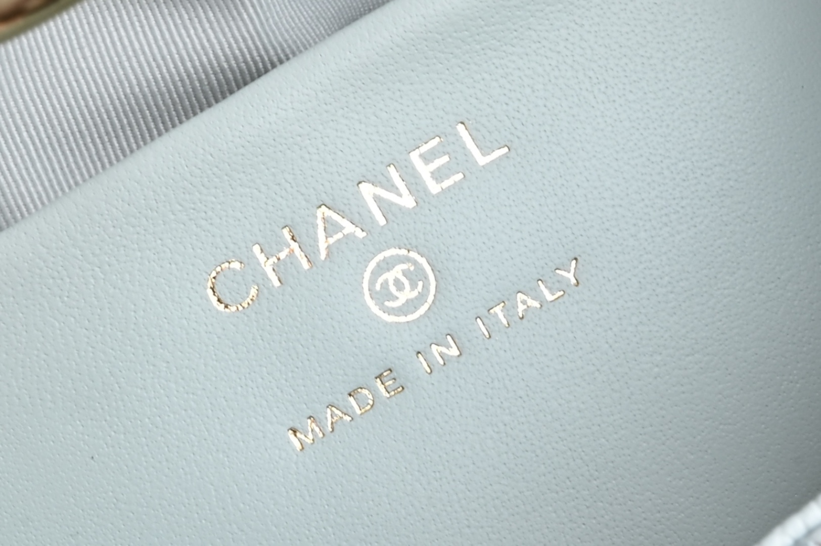 白金版▪️正品级 包装如图全新到货🆕𝐂𝐡𝐚𝐧𝐞𝐥 𝟐𝟓𝐬𝖢𝗈𝖼𝗈 𝖼𝗋𝗎𝗌𝗁 𝖧𝗈𝖻𝗈饭盒包 浅蓝专柜售