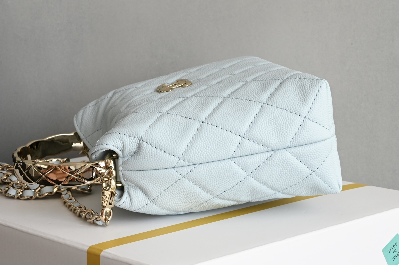 白金版▪️正品级 包装如图全新到货🆕𝐂𝐡𝐚𝐧𝐞𝐥 𝟐𝟓𝐬𝖢𝗈𝖼𝗈 𝖼𝗋𝗎𝗌𝗁 𝖧𝗈𝖻𝗈饭盒包 浅蓝专柜售