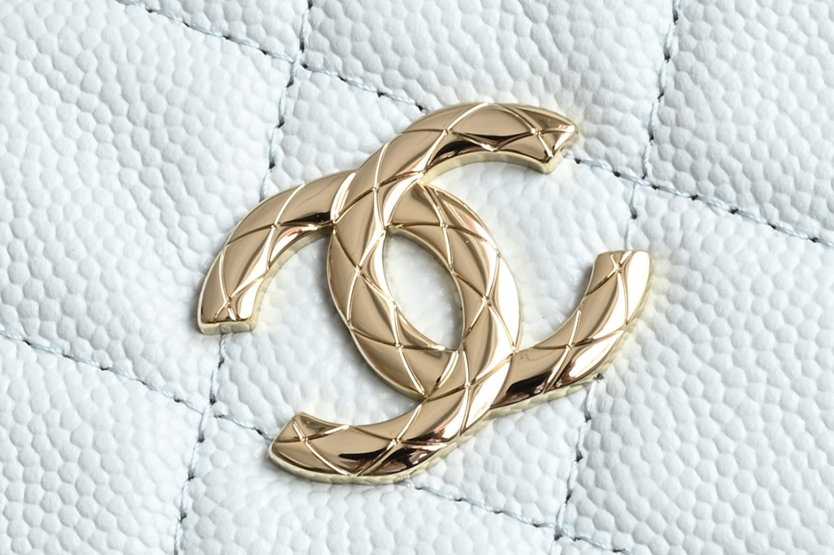 白金版▪️正品级 包装如图全新到货🆕𝐂𝐡𝐚𝐧𝐞𝐥 𝟐𝟓𝐬𝖢𝗈𝖼𝗈 𝖼𝗋𝗎𝗌𝗁 𝖧𝗈𝖻𝗈饭盒包 浅蓝专柜售