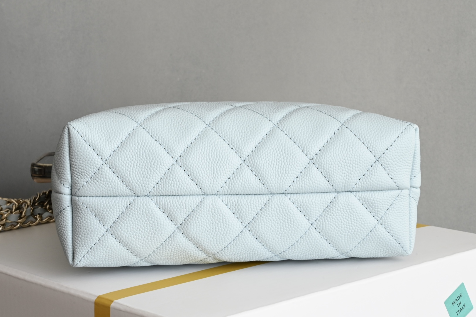 白金版▪️正品级 包装如图全新到货🆕𝐂𝐡𝐚𝐧𝐞𝐥 𝟐𝟓𝐬𝖢𝗈𝖼𝗈 𝖼𝗋𝗎𝗌𝗁 𝖧𝗈𝖻𝗈饭盒包 浅蓝专柜售