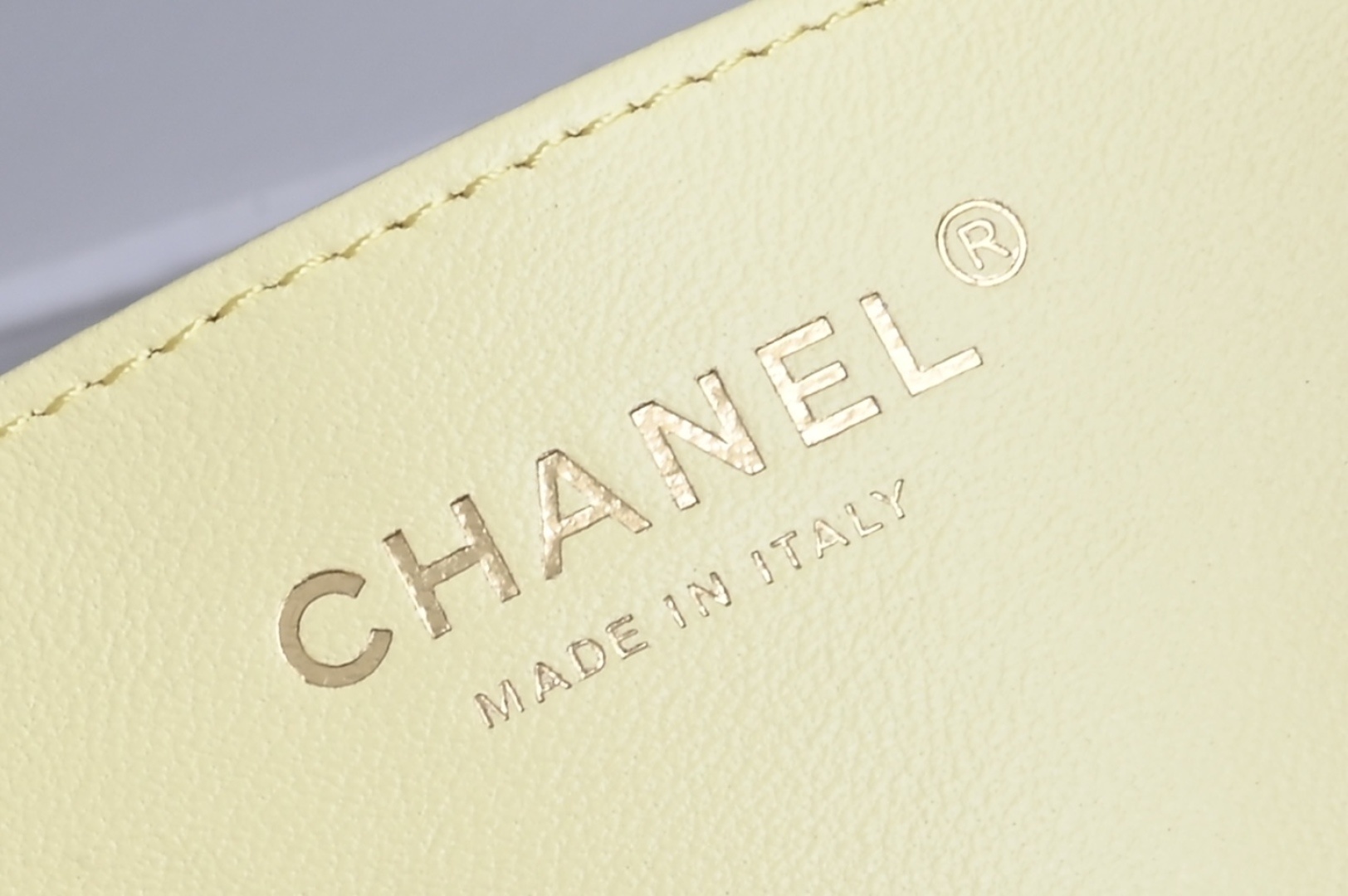 白金版▪️正品级 包装如图全新到货🆕𝗖𝗵𝗮𝗻𝗲𝟭 𝟮𝟓𝐬𝟐𝟓𝐁𝐚𝐠嬉皮购物包小号 小鸡黄专柜售价𝟦𝟩𝟪𝟢