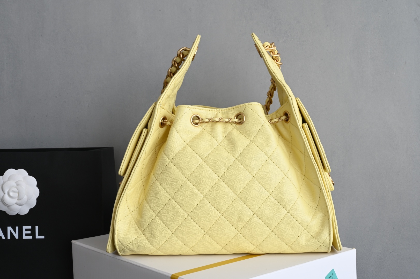 白金版▪️正品级 包装如图全新到货🆕𝗖𝗵𝗮𝗻𝗲𝟭 𝟮𝟓𝐬𝟐𝟓𝐁𝐚𝐠嬉皮购物包小号 小鸡黄专柜售价𝟦𝟩𝟪𝟢