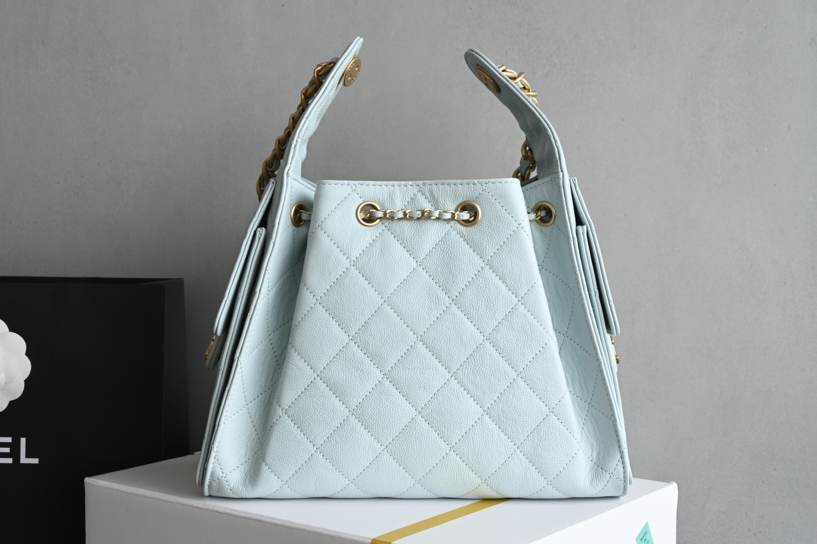 白金版▪️正品级 包装如图全新到货🆕𝗖𝗵𝗮𝗻𝗲𝟭 𝟮𝟓𝐬𝟐𝟓𝐁𝐚𝐠嬉皮购物包小号 浅蓝专柜售价𝟦𝟩𝟪𝟢𝟢