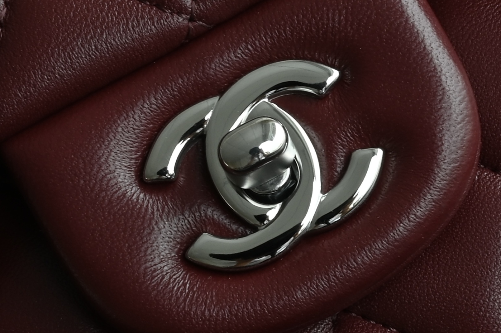 白金版▪️正品级 包装如图全新发售‼️全新版𝙲𝙵系列专柜售价𝟾𝟺𝟸𝟻𝟶购入开发➠𝙲𝚕𝚊𝚜𝚜𝚒𝚌 𝙵𝚕𝚊𝚙