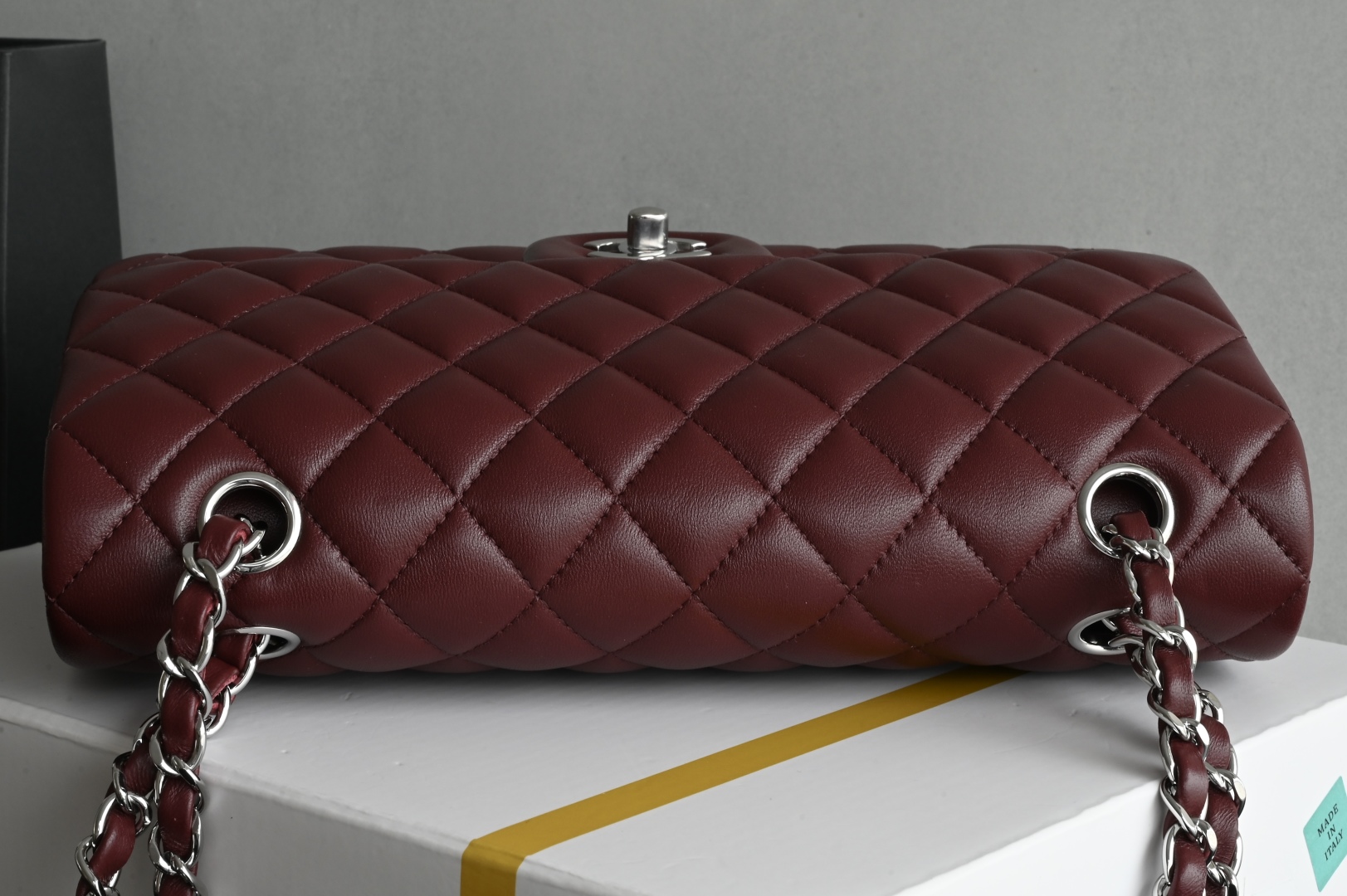 白金版▪️正品级 包装如图全新发售‼️全新版𝙲𝙵系列专柜售价𝟾𝟺𝟸𝟻𝟶购入开发➠𝙲𝚕𝚊𝚜𝚜𝚒𝚌 𝙵𝚕𝚊𝚙