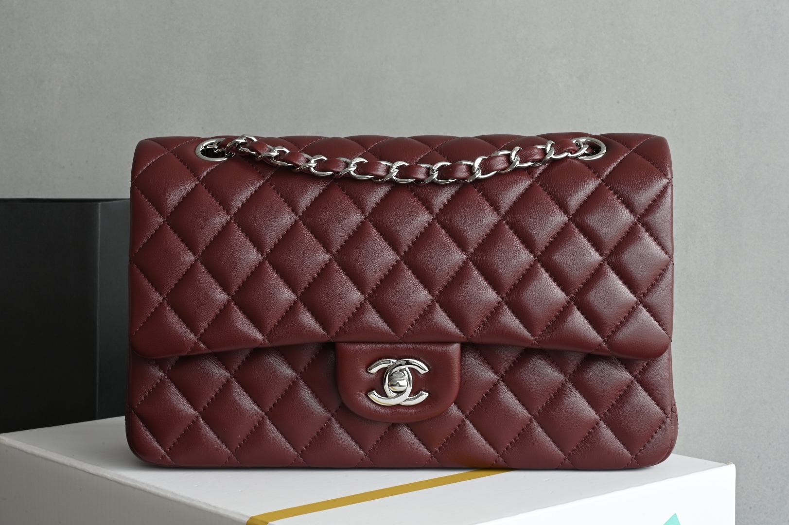 白金版▪️正品级 包装如图全新发售‼️全新版𝙲𝙵系列专柜售价𝟾𝟺𝟸𝟻𝟶购入开发➠𝙲𝚕𝚊𝚜𝚜𝚒𝚌 𝙵𝚕𝚊𝚙