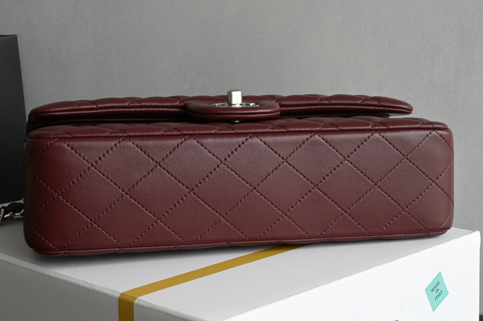 白金版▪️正品级 包装如图全新发售‼️全新版𝙲𝙵系列专柜售价𝟾𝟺𝟸𝟻𝟶购入开发➠𝙲𝚕𝚊𝚜𝚜𝚒𝚌 𝙵𝚕𝚊𝚙