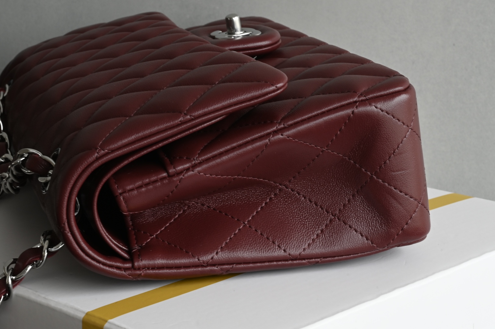 白金版▪️正品级 包装如图全新发售‼️全新版𝙲𝙵系列专柜售价𝟾𝟺𝟸𝟻𝟶购入开发➠𝙲𝚕𝚊𝚜𝚜𝚒𝚌 𝙵𝚕𝚊𝚙