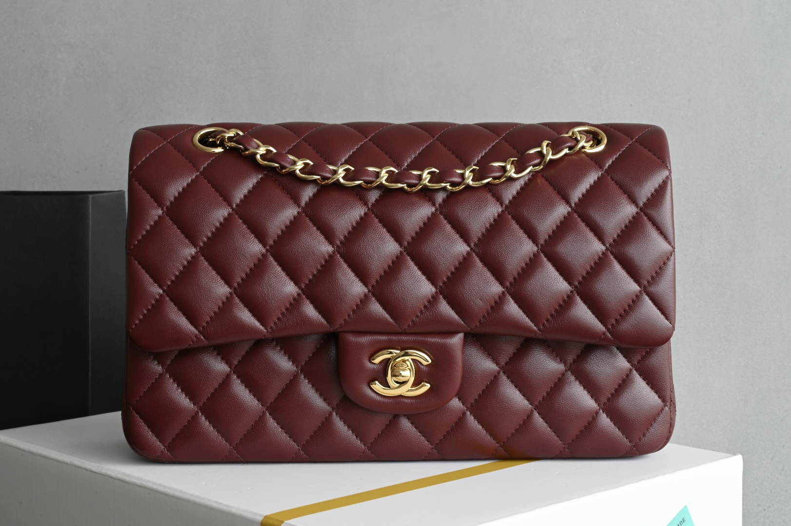 白金版▪️正品级 包装如图全新发售‼️全新版𝙲𝙵系列专柜售价𝟾𝟺𝟸𝟻𝟶购入开发➠𝙲𝚕𝚊𝚜𝚜𝚒𝚌 𝙵𝚕𝚊𝚙