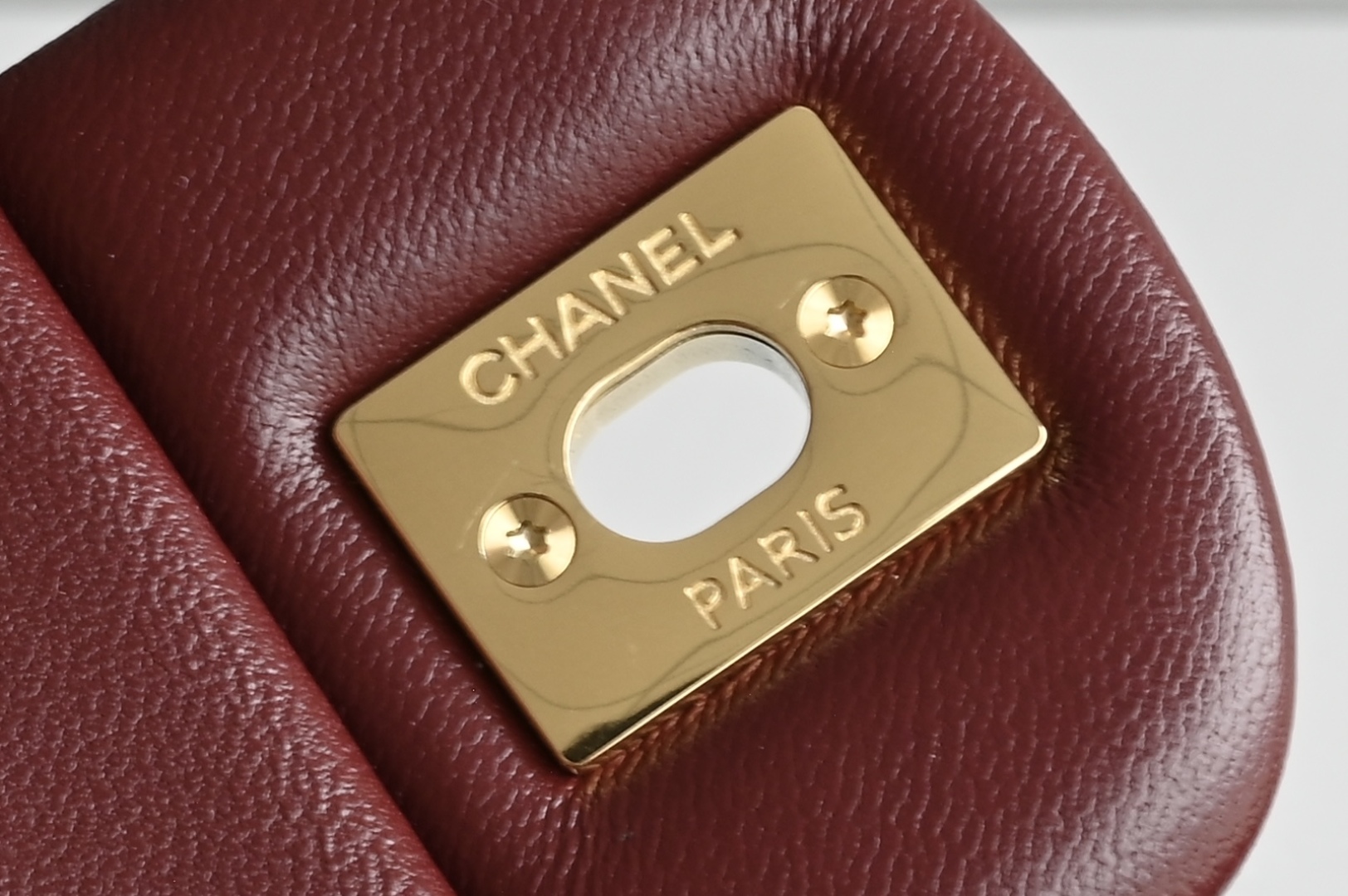 白金版▪️正品级 包装如图全新发售‼️全新版𝙲𝙵系列专柜售价𝟾𝟺𝟸𝟻𝟶购入开发➠𝙲𝚕𝚊𝚜𝚜𝚒𝚌 𝙵𝚕𝚊𝚙