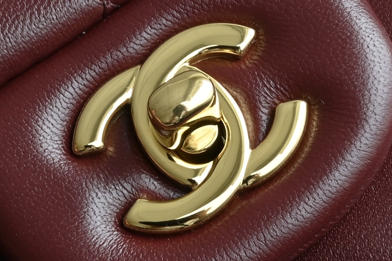 白金版▪️正品级 包装如图全新发售‼️全新版𝙲𝙵系列专柜售价𝟾𝟺𝟸𝟻𝟶购入开发➠𝙲𝚕𝚊𝚜𝚜𝚒𝚌 𝙵𝚕𝚊𝚙