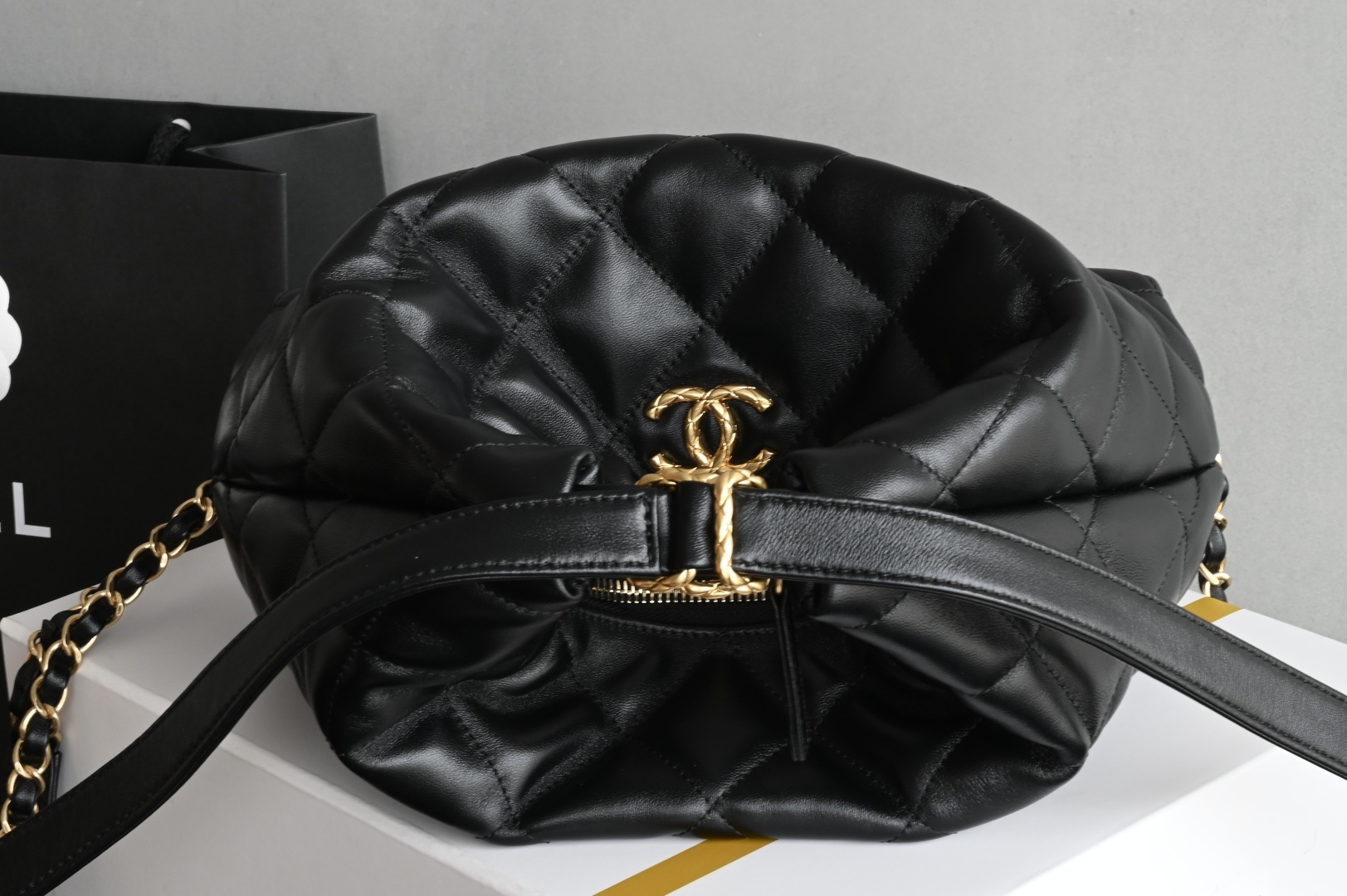 白金版▪️正品级 包装如图𝐂𝐡𝐚𝐧𝐞𝐥 𝟐𝟐𝐁神仙两用𝐇𝐨𝐛𝐨 包超火🔥的hobo嬉皮包,细节非常精细每