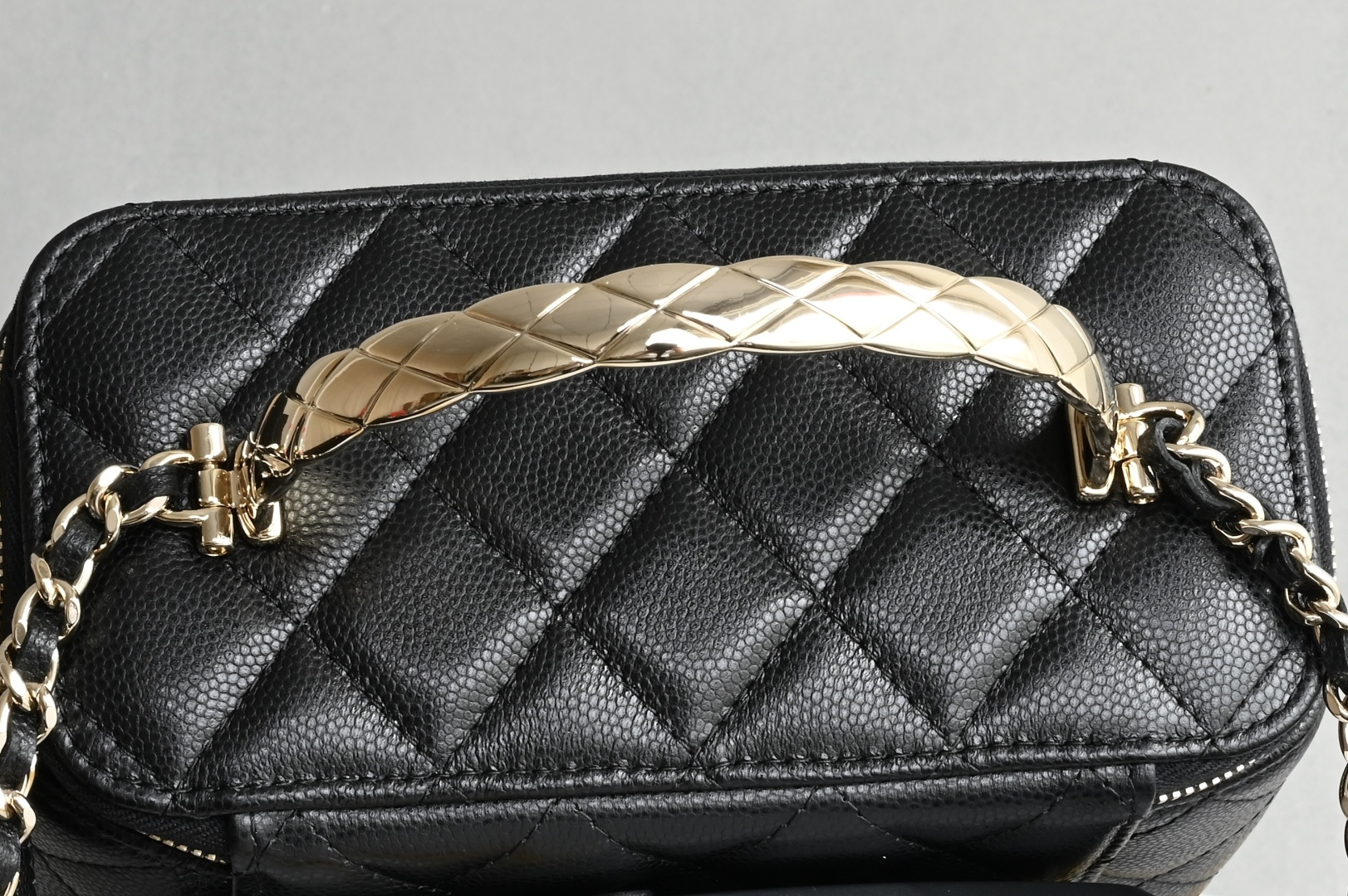 白金版▪️正品级 包装如图全新到货🆕𝐂𝐡𝐚𝐧𝐞𝐥 𝟐𝟓𝐬𝖢𝗈𝖼𝗈 𝖼𝗋𝗎𝗌𝗁手柄盒子 黑色♥ 专柜售价𝟥