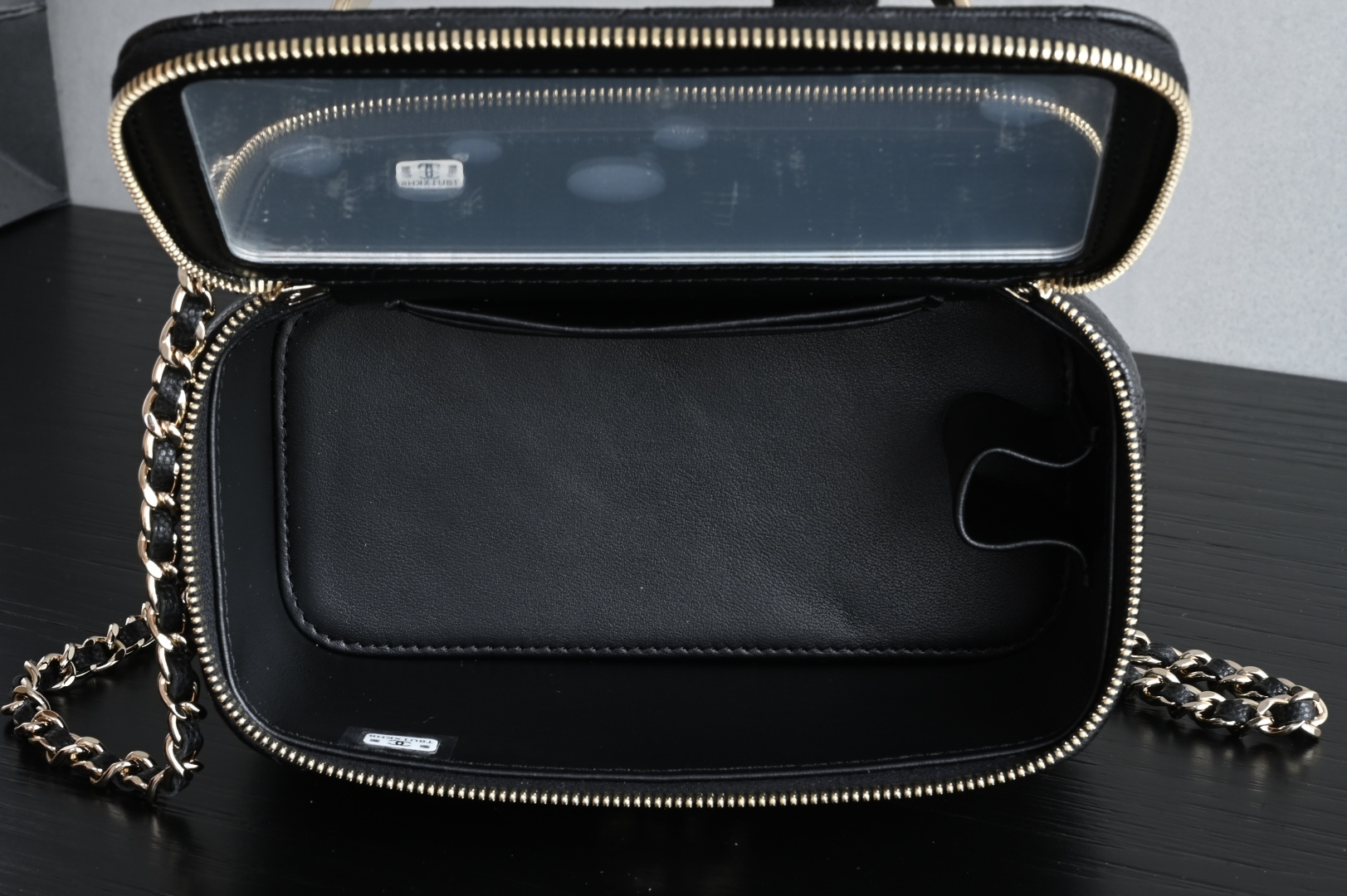 白金版▪️正品级 包装如图全新到货🆕𝐂𝐡𝐚𝐧𝐞𝐥 𝟐𝟓𝐬𝖢𝗈𝖼𝗈 𝖼𝗋𝗎𝗌𝗁手柄盒子 黑色♥ 专柜售价𝟥