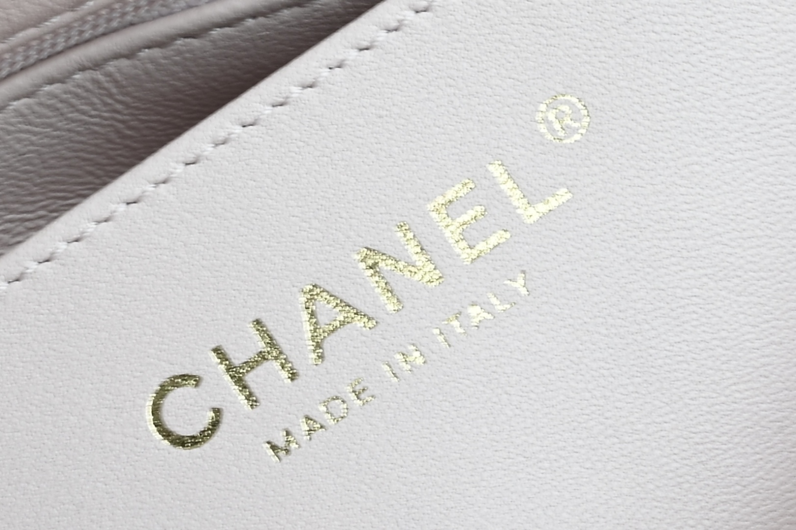 白金版▪️正品级 包装如图全新到货‼️𝟐𝟓𝐏 [升级版] 𝐌𝐢𝐧𝐢口盖包手提手腕 浅粉带手柄的包包在近两