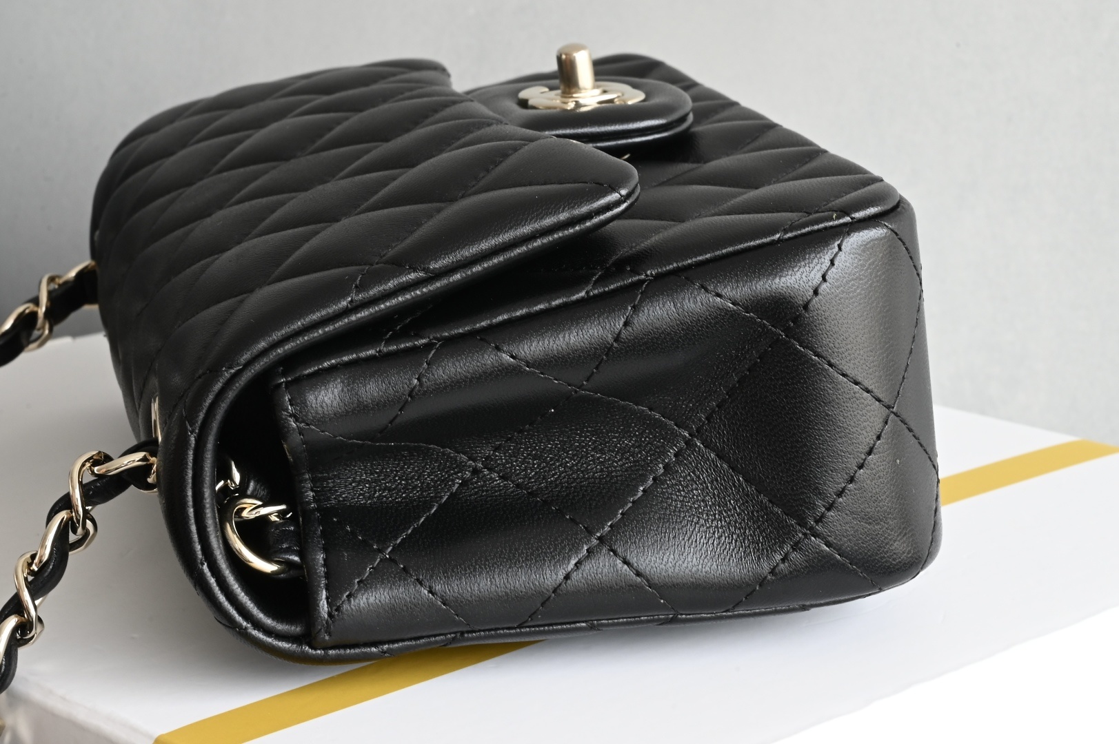 白金版▪️正品级 包装如图全新发售‼️最新版𝙲𝙵系列专柜售价𝟛𝟙𝟛𝟘𝟘𝕞𝕓购入开发➠𝙲𝚕𝚊𝚜𝚜𝚒𝚌 𝙵𝚕