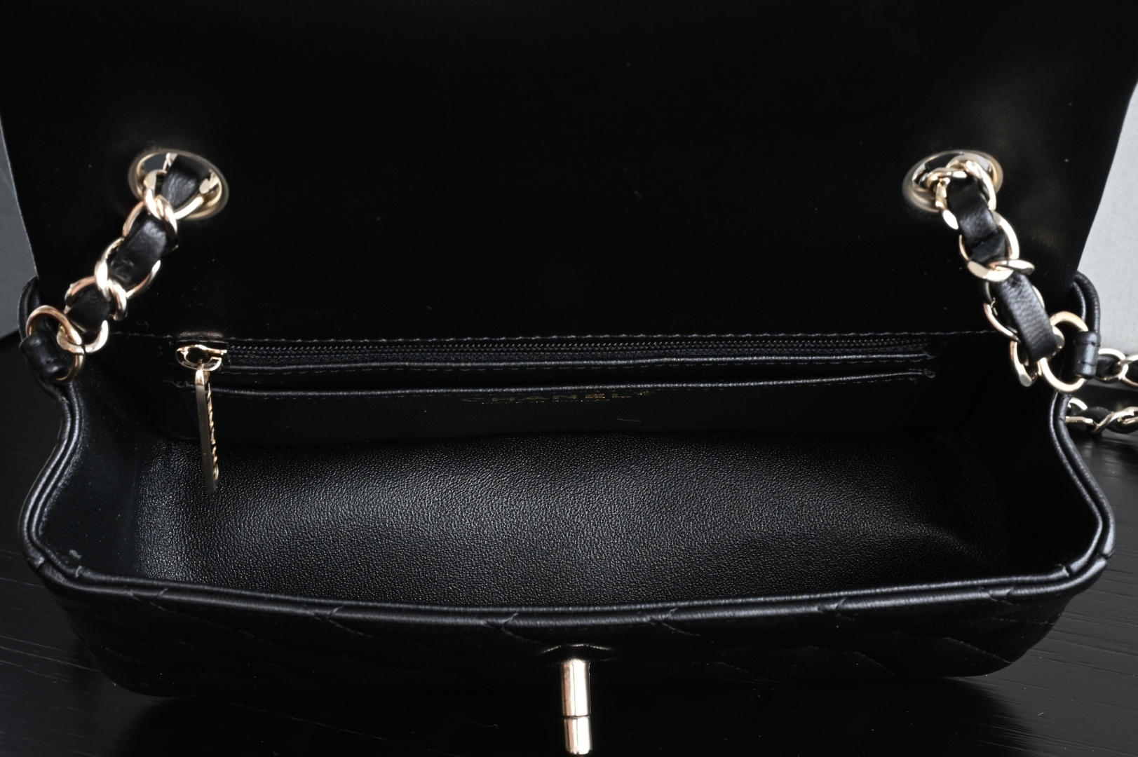 白金版▪️正品级 包装如图全新发售‼️最新版𝙲𝙵系列专柜售价𝟛𝟙𝟛𝟘𝟘𝕞𝕓购入开发➠𝙲𝚕𝚊𝚜𝚜𝚒𝚌 𝙵𝚕