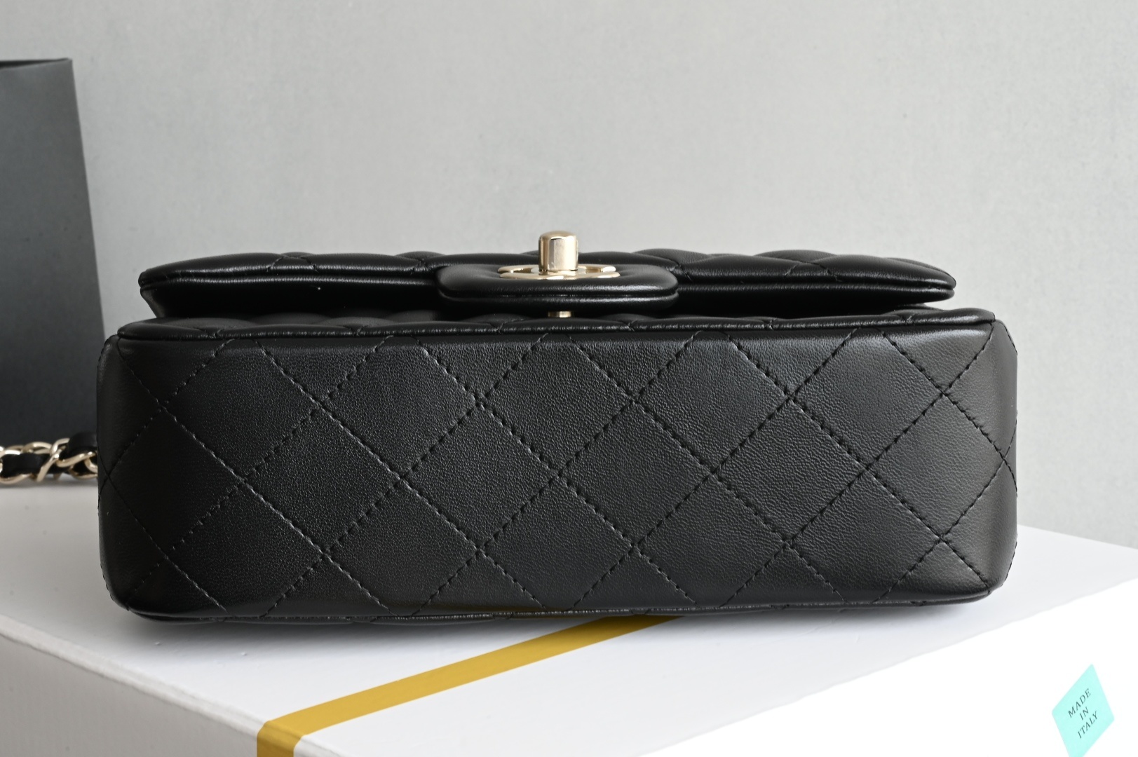 白金版▪️正品级 包装如图全新发售‼️最新版𝙲𝙵系列专柜售价𝟛𝟙𝟛𝟘𝟘𝕞𝕓购入开发➠𝙲𝚕𝚊𝚜𝚜𝚒𝚌 𝙵𝚕