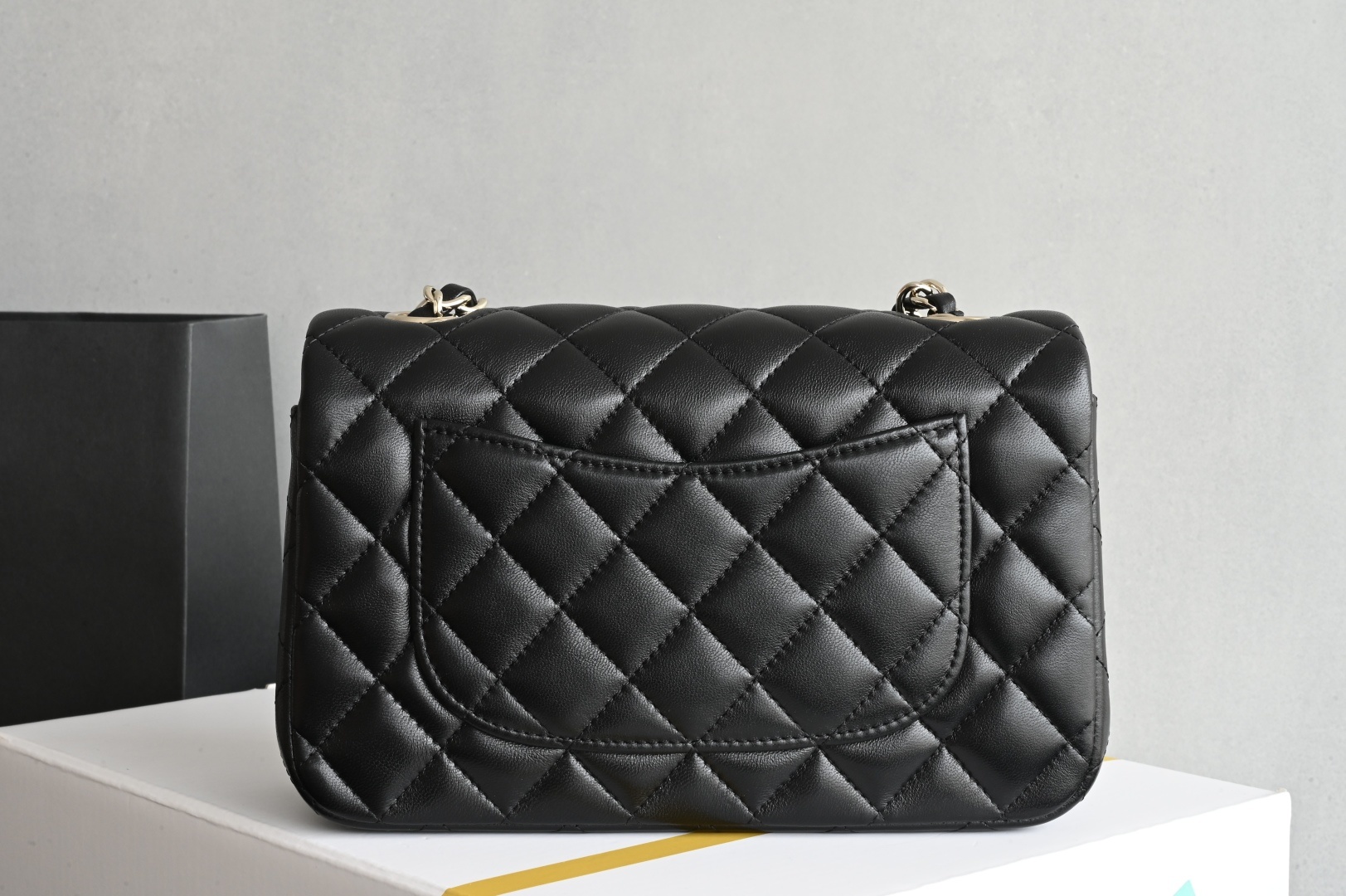 白金版▪️正品级 包装如图全新发售‼️最新版𝙲𝙵系列专柜售价𝟛𝟙𝟛𝟘𝟘𝕞𝕓购入开发➠𝙲𝚕𝚊𝚜𝚜𝚒𝚌 𝙵𝚕