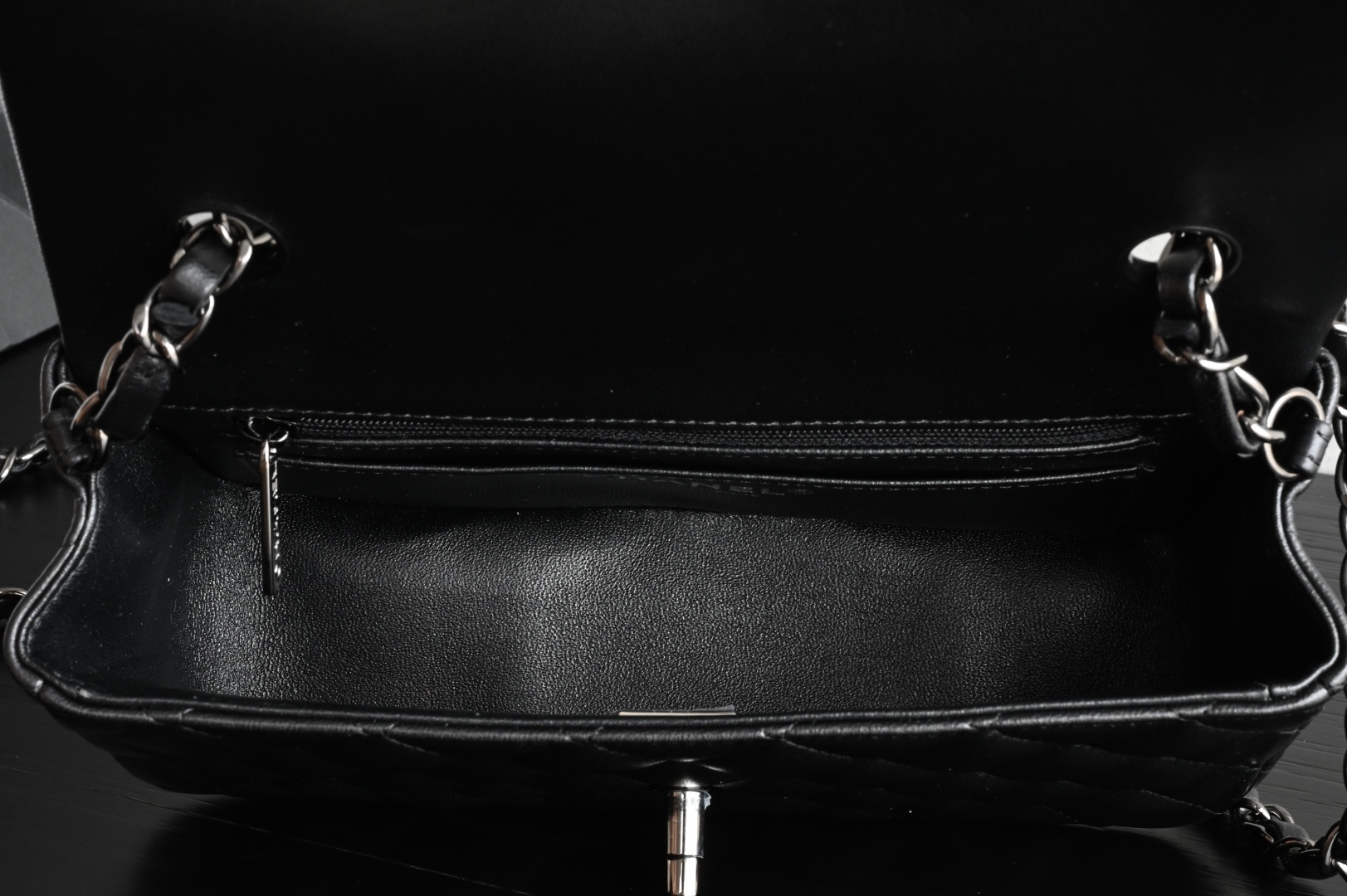 白金版▪️正品级 包装如图全新发售‼️最新版𝙲𝙵系列专柜售价𝟛𝟙𝟛𝟘𝟘𝕞𝕓购入开发➠𝙲𝚕𝚊𝚜𝚜𝚒𝚌 𝙵𝚕