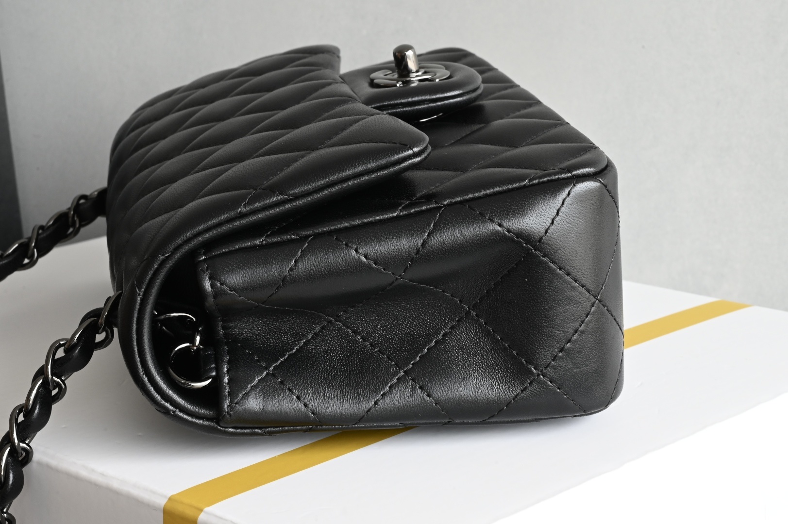 白金版▪️正品级 包装如图全新发售‼️最新版𝙲𝙵系列专柜售价𝟛𝟙𝟛𝟘𝟘𝕞𝕓购入开发➠𝙲𝚕𝚊𝚜𝚜𝚒𝚌 𝙵𝚕