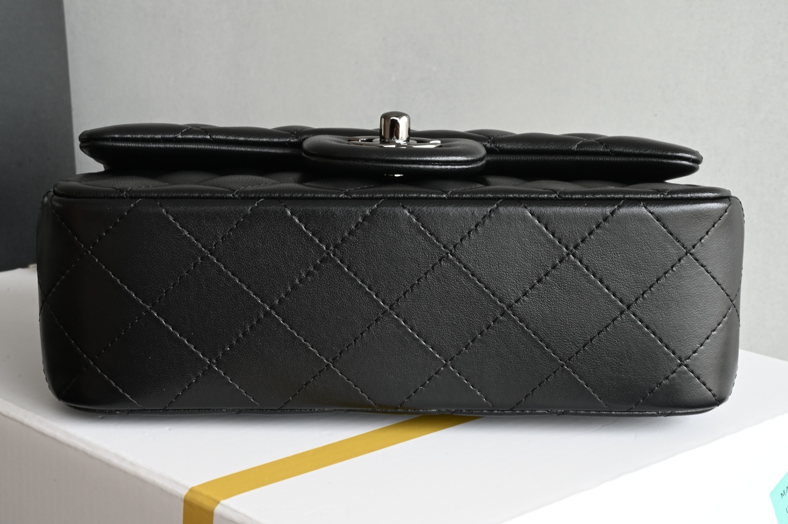 白金版▪️正品级 包装如图全新发售‼️最新版𝙲𝙵系列专柜售价𝟛𝟙𝟛𝟘𝟘𝕞𝕓购入开发➠𝙲𝚕𝚊𝚜𝚜𝚒𝚌 𝙵𝚕