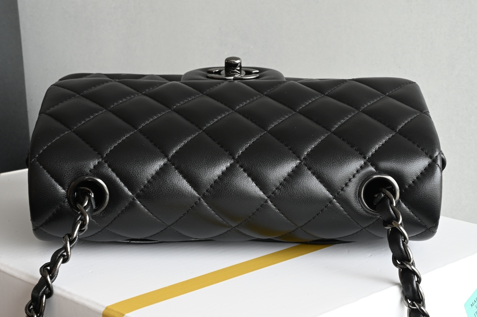 白金版▪️正品级 包装如图全新发售‼️最新版𝙲𝙵系列专柜售价𝟛𝟙𝟛𝟘𝟘𝕞𝕓购入开发➠𝙲𝚕𝚊𝚜𝚜𝚒𝚌 𝙵𝚕