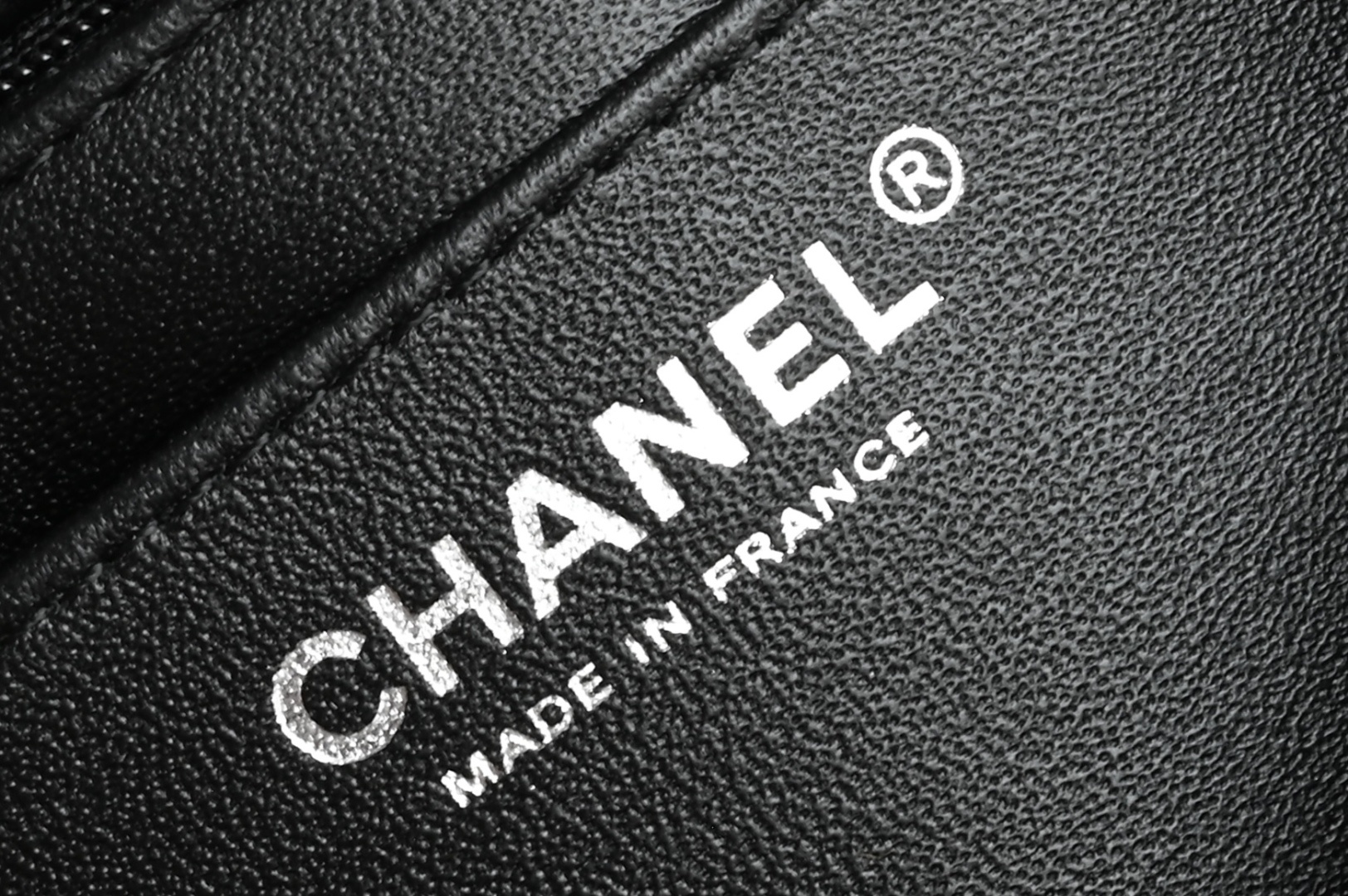 白金版▪️正品级 包装如图全新发售‼️最新版𝙲𝙵系列专柜售价𝟛𝟙𝟛𝟘𝟘𝕞𝕓购入开发➠𝙲𝚕𝚊𝚜𝚜𝚒𝚌 𝙵𝚕