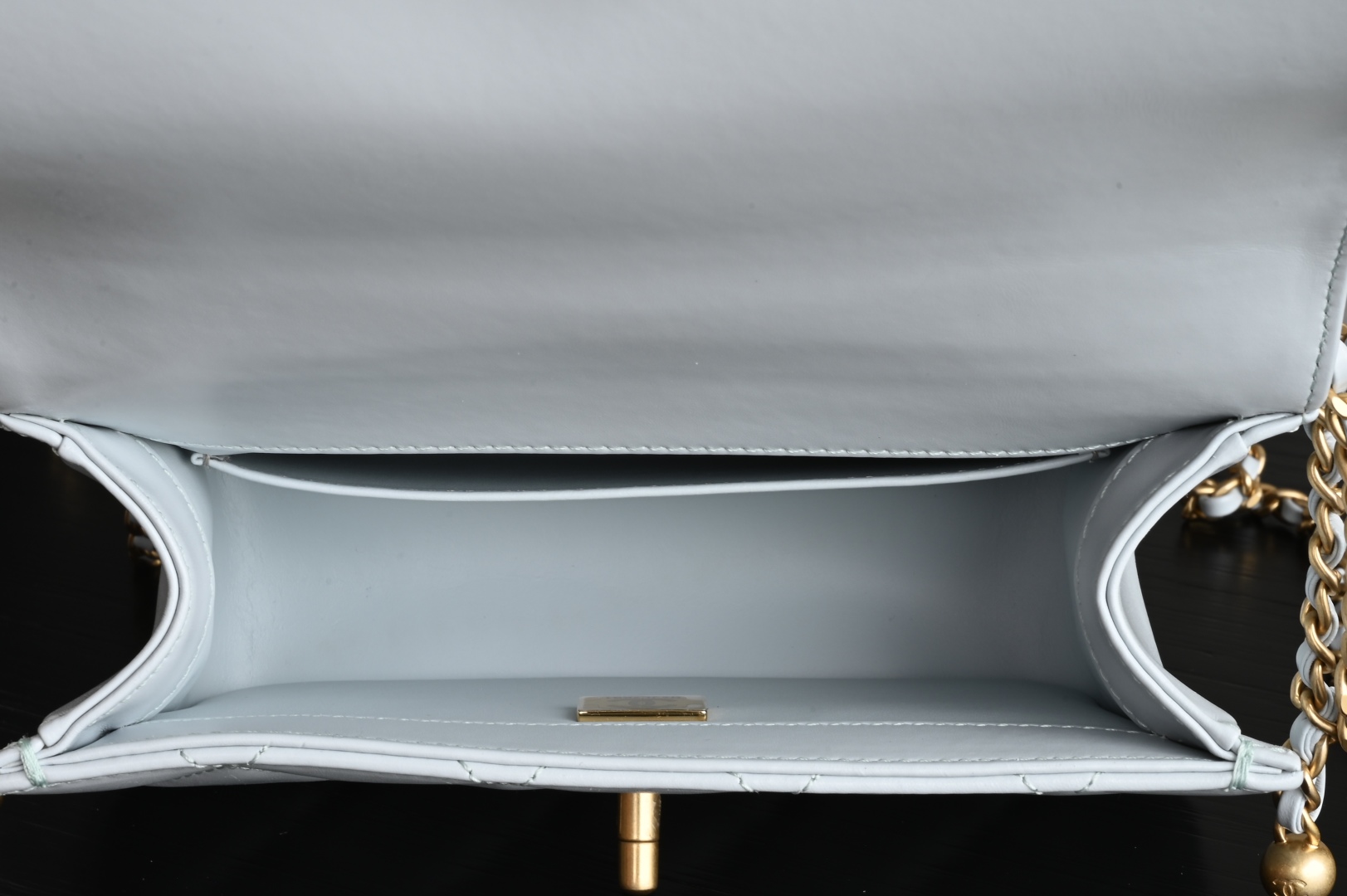 白金版▪️正品级 包装如图𝗖𝗵𝗮𝗻𝗲𝟭 𝟮𝟓𝐒 全新升级版双金珠口盖包 浅蓝 小号专柜售价𝟦𝟧𝟪𝟢𝟢𝗋𝗆