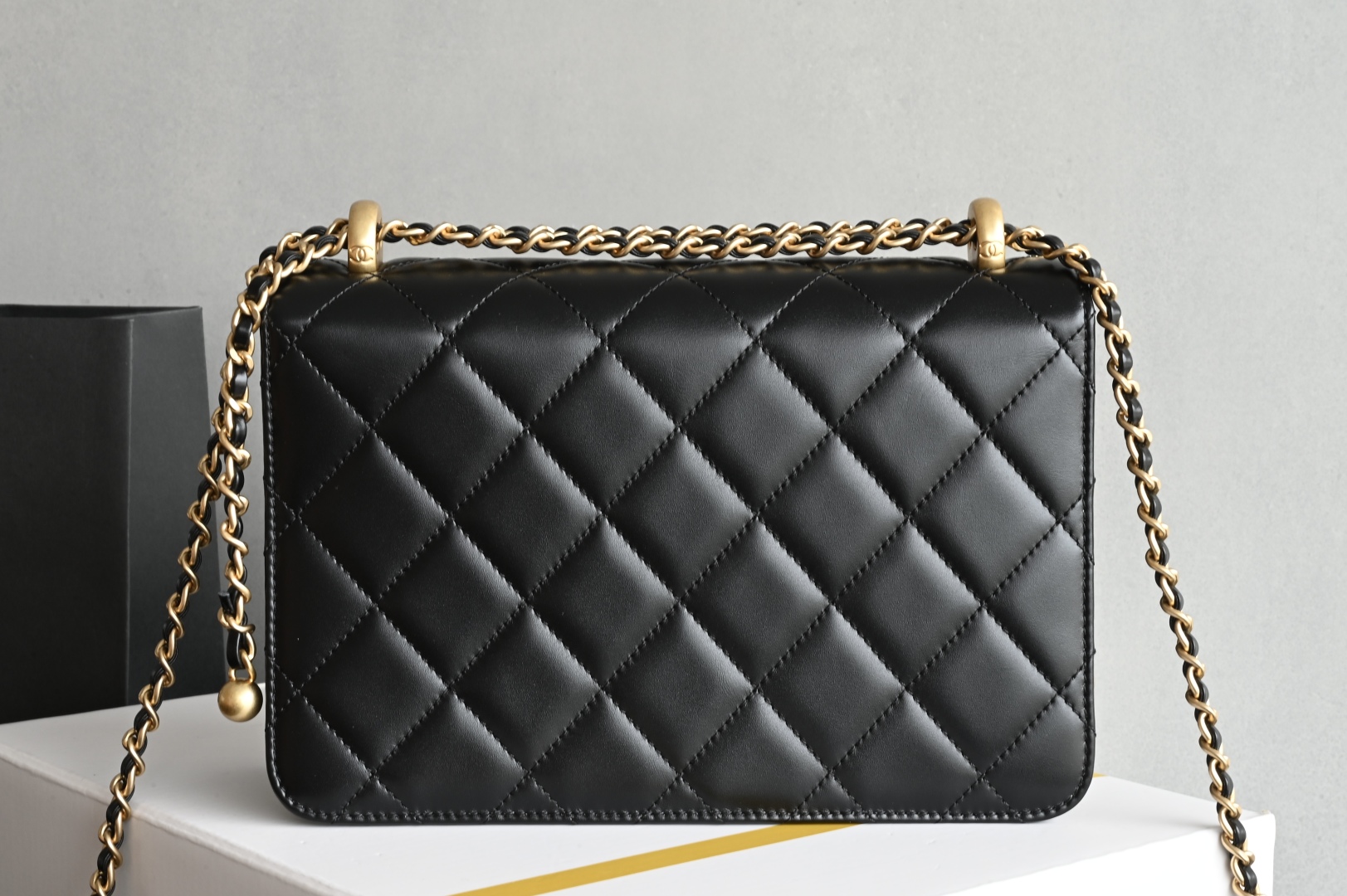 白金版▪️正品级 包装如图𝗖𝗵𝗮𝗻𝗲𝟭 𝟮𝟓𝐬 全新升级版双金珠口盖包 黑色 中号 专柜售价𝟦𝟪𝟧𝟢𝟢𝗋