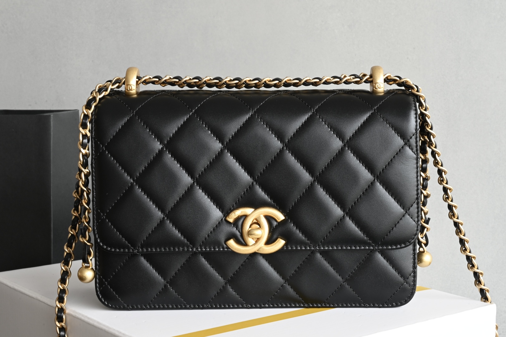 白金版▪️正品级 包装如图𝗖𝗵𝗮𝗻𝗲𝟭 𝟮𝟓𝐬 全新升级版双金珠口盖包 黑色 中号 专柜售价𝟦𝟪𝟧𝟢𝟢𝗋