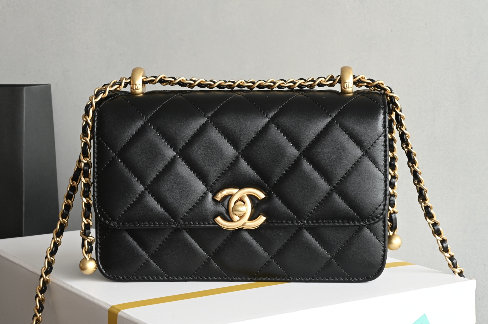 白金版▪️正品级 包装如图𝗖𝗵𝗮𝗻𝗲𝟭 𝟮𝟓𝐒 全新升级版双金珠口盖包 黑色 小号专柜售价𝟦𝟧𝟪𝟢𝟢𝗋𝗆